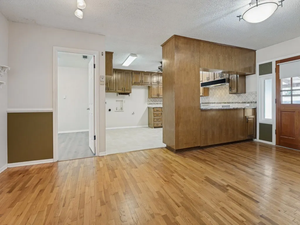 Single Family Residence For Sale in Tarrant County , 5020 Susan Lee Lane, North Richland Hills, Texas 76180, 3 Bedroom, 2 Bathroom, 2 Garage spaces, 1,449 Sqft, built in 1958, mls#21391906, Real Estate Agent in North Richland Hills, Homes For Sale in Tarrant county, Homes For Sale in North Richland Hills, Realtor in North Richland Hills Texas, Real Estate Brokerage Independent Realty Texas, Luminita Cordes Realtor