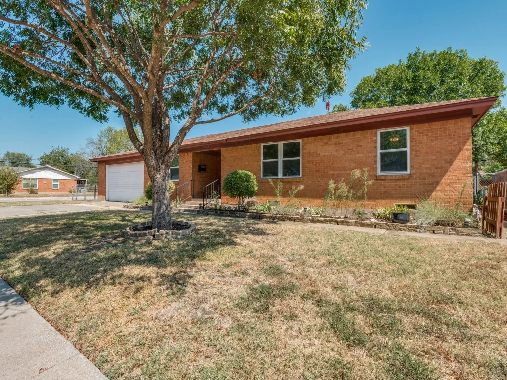 Single Family Residence For Sale in Tarrant County , 5020 Susan Lee Lane, North Richland Hills, Texas 76180, 3 Bedroom, 2 Bathroom, 2 Garage spaces, 1,449 Sqft, built in 1958, mls#21391906, Real Estate Agent in North Richland Hills, Homes For Sale in Tarrant county, Homes For Sale in North Richland Hills, Realtor in North Richland Hills Texas, Real Estate Brokerage Independent Realty Texas, Luminita Cordes Realtor