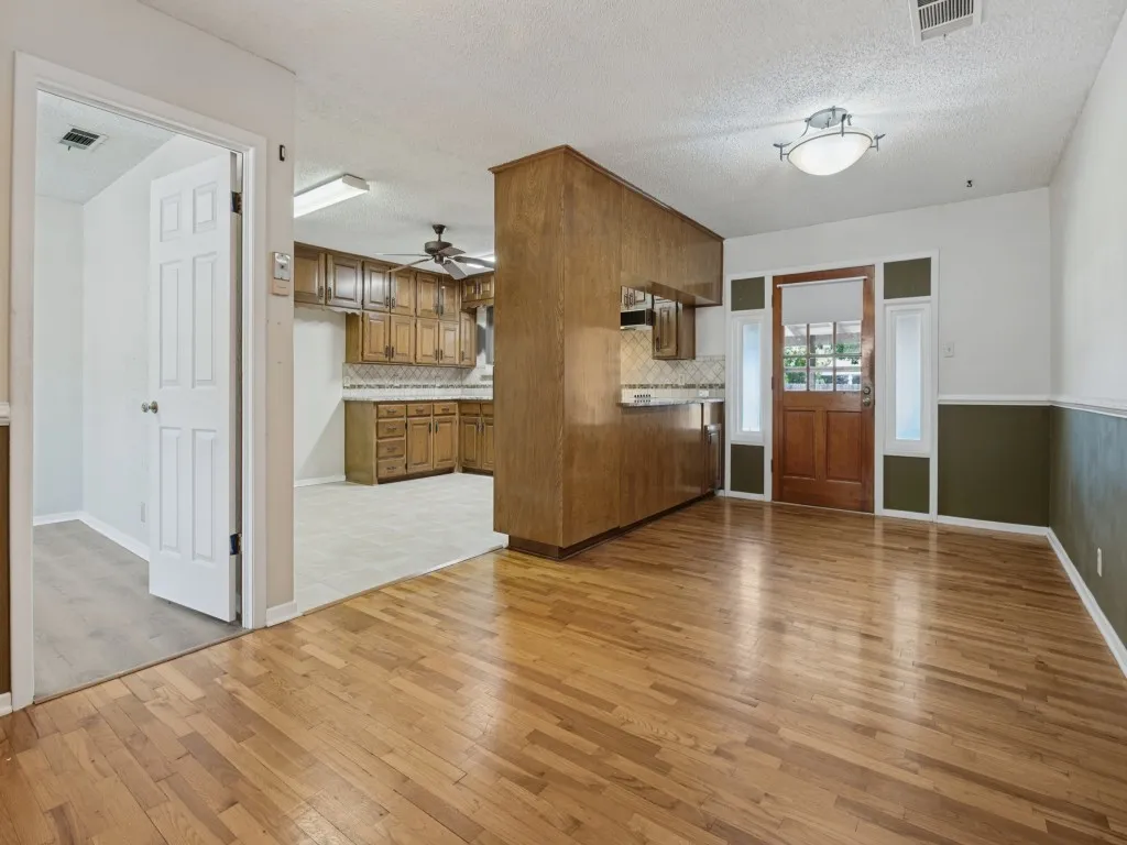 Single Family Residence For Sale in Tarrant County , 5020 Susan Lee Lane, North Richland Hills, Texas 76180, 3 Bedroom, 2 Bathroom, 2 Garage spaces, 1,449 Sqft, built in 1958, mls#21391906, Real Estate Agent in North Richland Hills, Homes For Sale in Tarrant county, Homes For Sale in North Richland Hills, Realtor in North Richland Hills Texas, Real Estate Brokerage Independent Realty Texas, Luminita Cordes Realtor