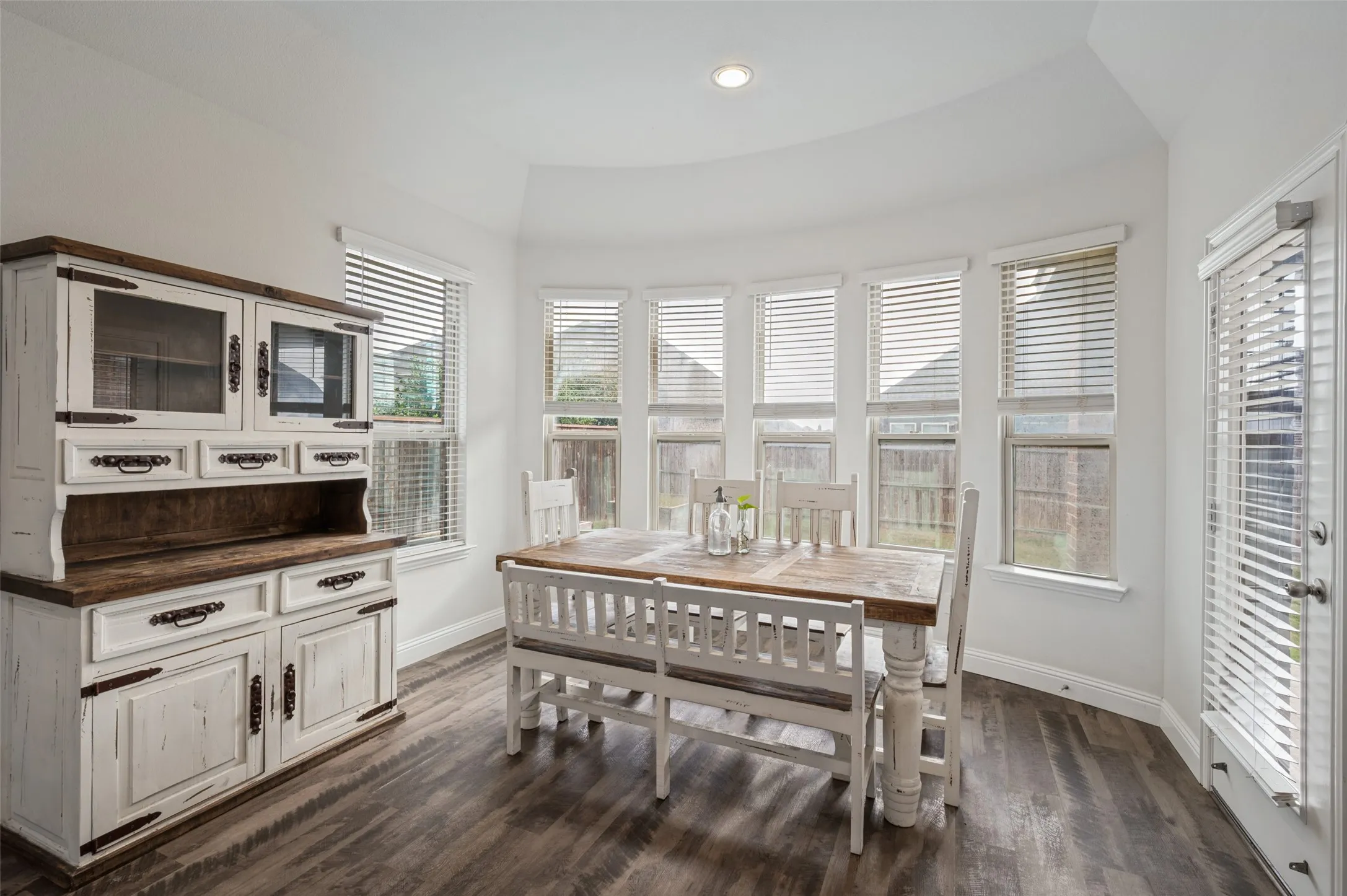 Single Family Residence For Sale in Denton County , 3706 Ranchers Ridge, Krum, Texas 76249, 3 Bedroom, 2 Bathroom, 2 Garage spaces, 2,181 Sqft, built in 2019, mls#21393098, Real Estate Agent in Krum, Homes For Sale in Denton county, Homes For Sale in Krum, Realtor in Krum Texas, Real Estate Brokerage Independent Realty Texas, Luminita Cordes Realtor