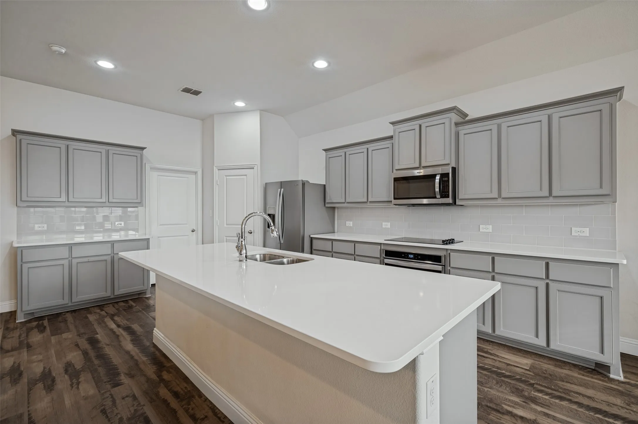Single Family Residence For Sale in Denton County , 3706 Ranchers Ridge, Krum, Texas 76249, 3 Bedroom, 2 Bathroom, 2 Garage spaces, 2,181 Sqft, built in 2019, mls#21393098, Real Estate Agent in Krum, Homes For Sale in Denton county, Homes For Sale in Krum, Realtor in Krum Texas, Real Estate Brokerage Independent Realty Texas, Luminita Cordes Realtor