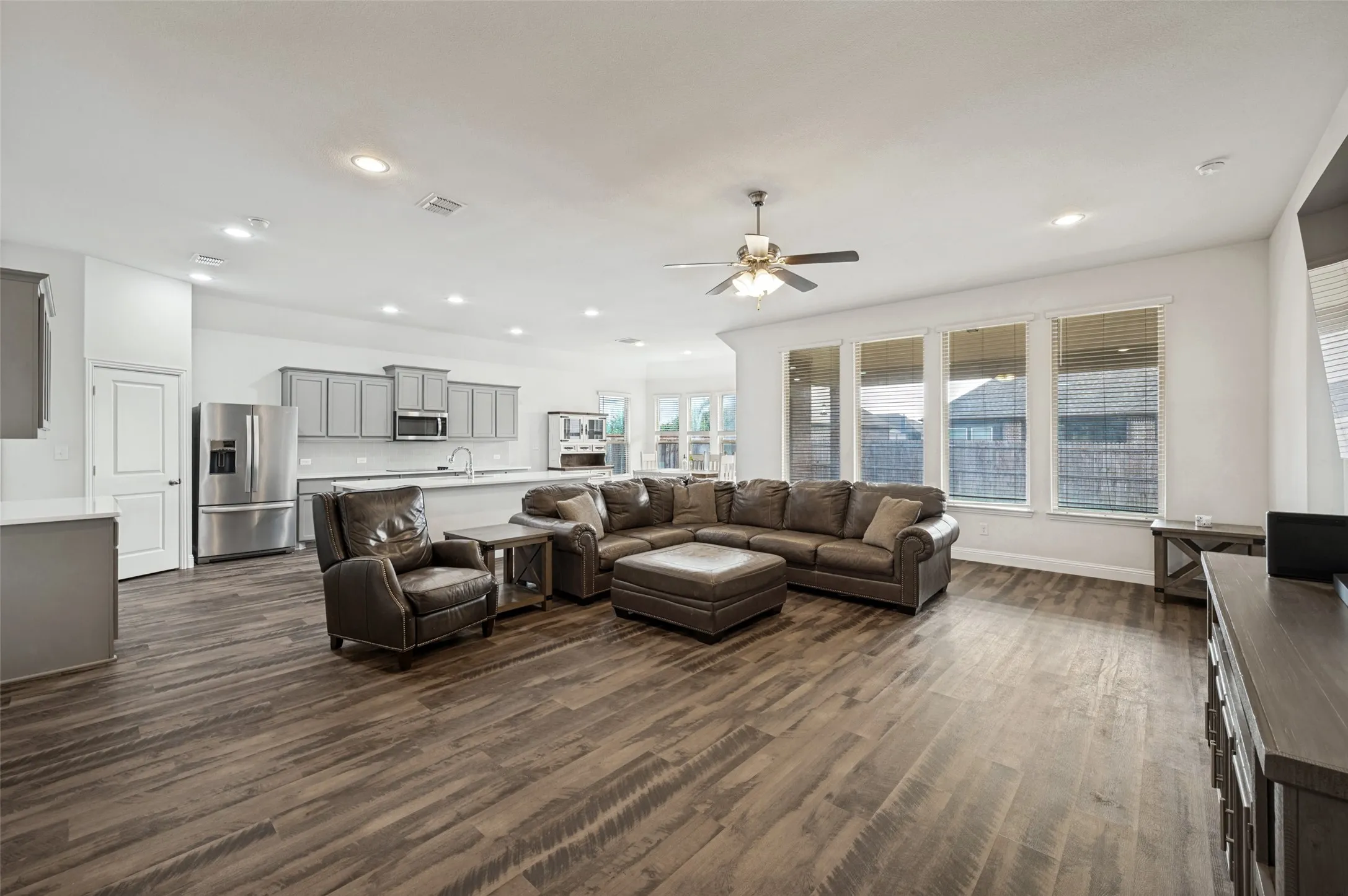 Single Family Residence For Sale in Denton County , 3706 Ranchers Ridge, Krum, Texas 76249, 3 Bedroom, 2 Bathroom, 2 Garage spaces, 2,181 Sqft, built in 2019, mls#21393098, Real Estate Agent in Krum, Homes For Sale in Denton county, Homes For Sale in Krum, Realtor in Krum Texas, Real Estate Brokerage Independent Realty Texas, Luminita Cordes Realtor