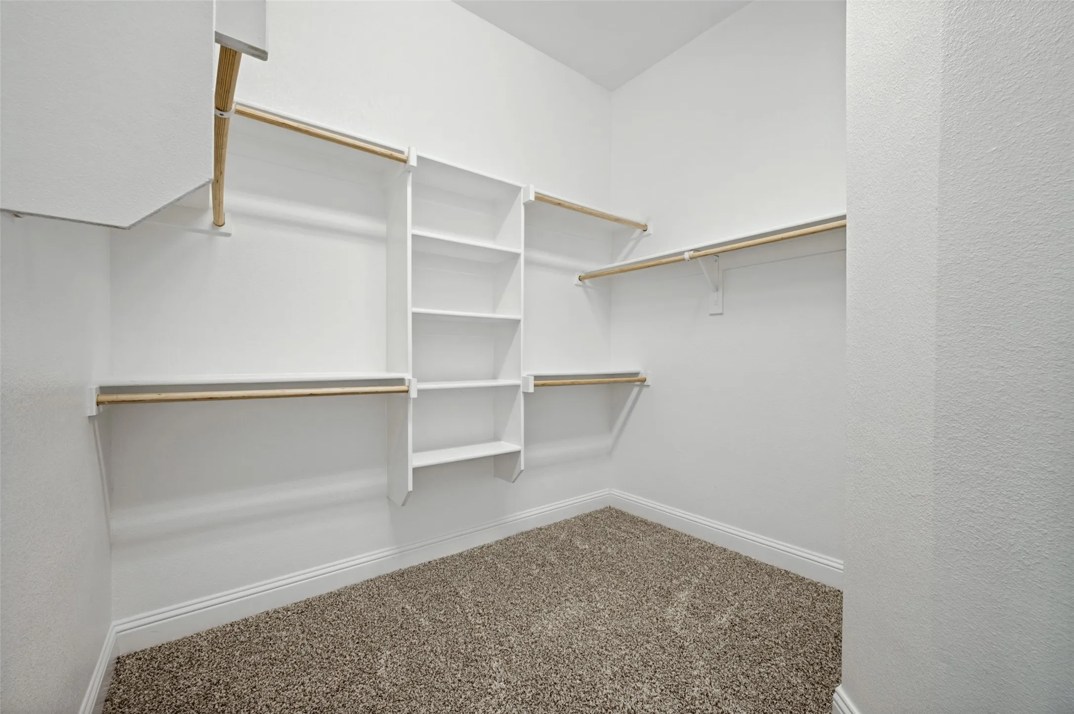 Single Family Residence For Sale in Denton County , 3706 Ranchers Ridge, Krum, Texas 76249, 3 Bedroom, 2 Bathroom, 2 Garage spaces, 2,181 Sqft, built in 2019, mls#21393098, Real Estate Agent in Krum, Homes For Sale in Denton county, Homes For Sale in Krum, Realtor in Krum Texas, Real Estate Brokerage Independent Realty Texas, Luminita Cordes Realtor