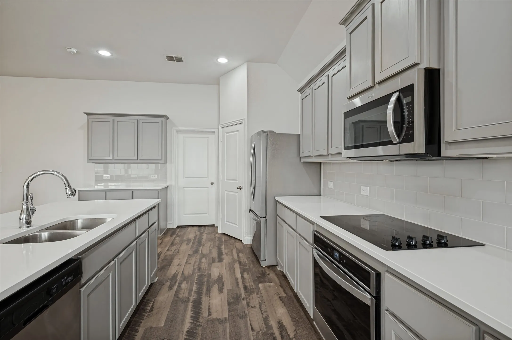 Single Family Residence For Sale in Denton County , 3706 Ranchers Ridge, Krum, Texas 76249, 3 Bedroom, 2 Bathroom, 2 Garage spaces, 2,181 Sqft, built in 2019, mls#21393098, Real Estate Agent in Krum, Homes For Sale in Denton county, Homes For Sale in Krum, Realtor in Krum Texas, Real Estate Brokerage Independent Realty Texas, Luminita Cordes Realtor