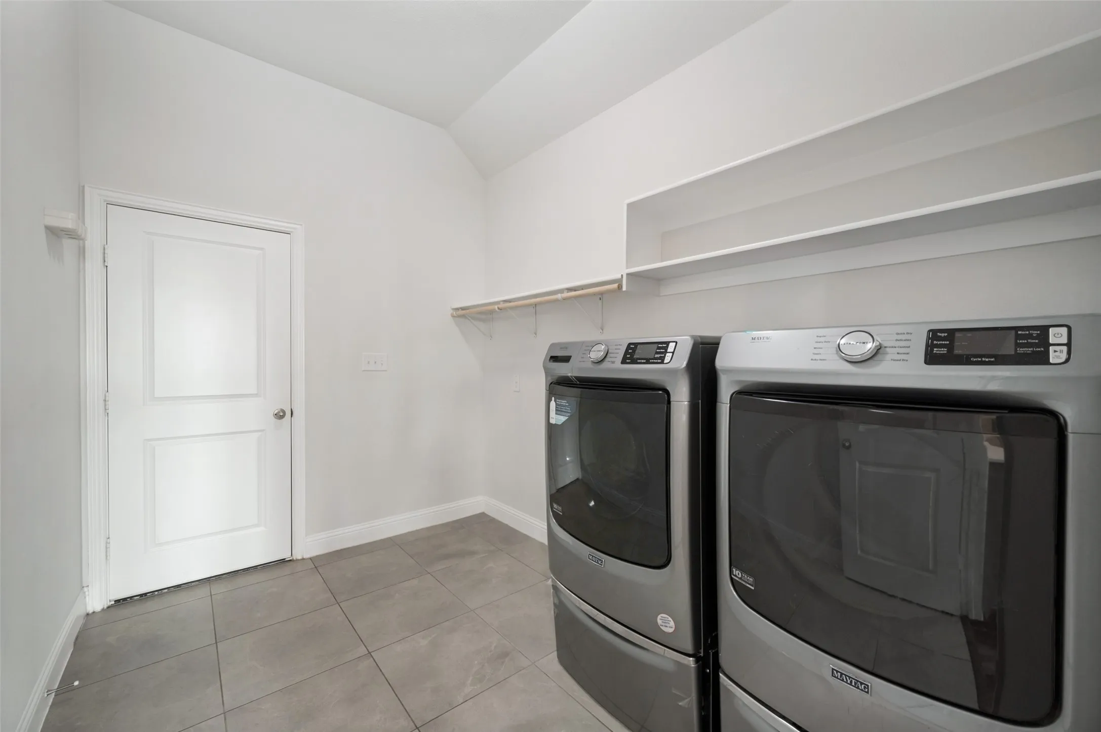Single Family Residence For Sale in Denton County , 3706 Ranchers Ridge, Krum, Texas 76249, 3 Bedroom, 2 Bathroom, 2 Garage spaces, 2,181 Sqft, built in 2019, mls#21393098, Real Estate Agent in Krum, Homes For Sale in Denton county, Homes For Sale in Krum, Realtor in Krum Texas, Real Estate Brokerage Independent Realty Texas, Luminita Cordes Realtor