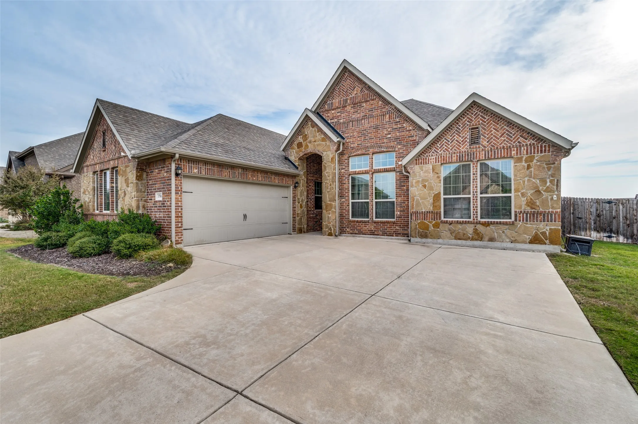 Single Family Residence For Sale in Denton County , 3706 Ranchers Ridge, Krum, Texas 76249, 3 Bedroom, 2 Bathroom, 2 Garage spaces, 2,181 Sqft, built in 2019, mls#21393098, Real Estate Agent in Krum, Homes For Sale in Denton county, Homes For Sale in Krum, Realtor in Krum Texas, Real Estate Brokerage Independent Realty Texas, Luminita Cordes Realtor