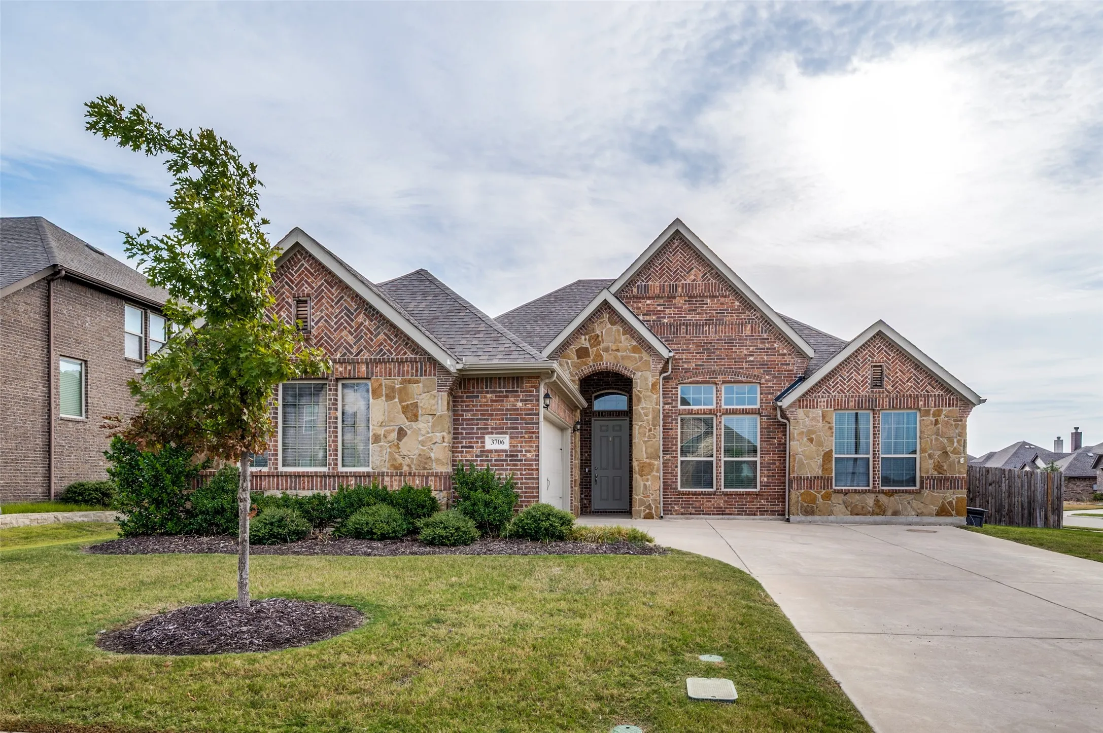 Single Family Residence For Sale in Denton County , 3706 Ranchers Ridge, Krum, Texas 76249, 3 Bedroom, 2 Bathroom, 2 Garage spaces, 2,181 Sqft, built in 2019, mls#21393098, Real Estate Agent in Krum, Homes For Sale in Denton county, Homes For Sale in Krum, Realtor in Krum Texas, Real Estate Brokerage Independent Realty Texas, Luminita Cordes Realtor