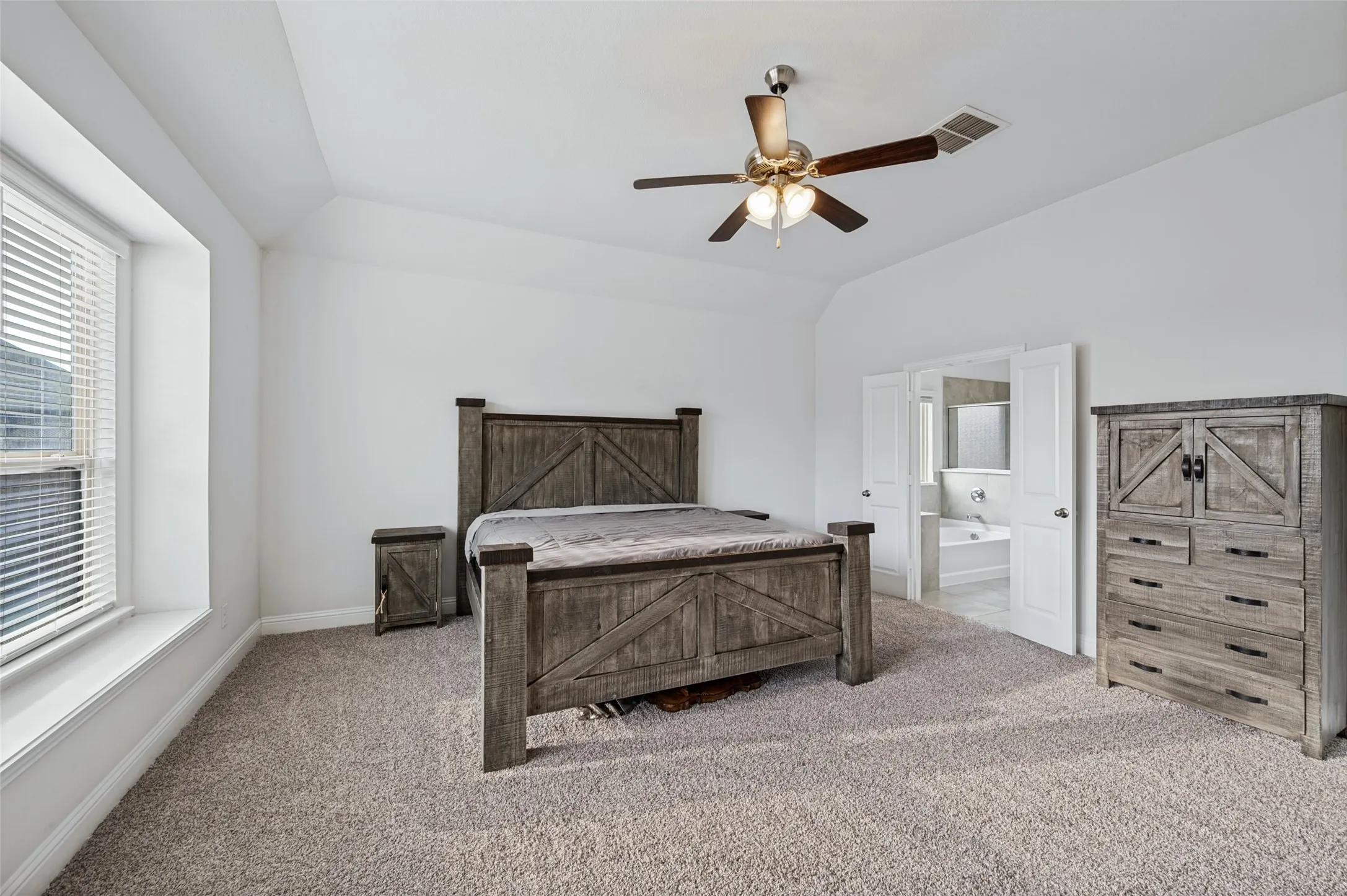 Single Family Residence For Sale in Denton County , 3706 Ranchers Ridge, Krum, Texas 76249, 3 Bedroom, 2 Bathroom, 2 Garage spaces, 2,181 Sqft, built in 2019, mls#21393098, Real Estate Agent in Krum, Homes For Sale in Denton county, Homes For Sale in Krum, Realtor in Krum Texas, Real Estate Brokerage Independent Realty Texas, Luminita Cordes Realtor