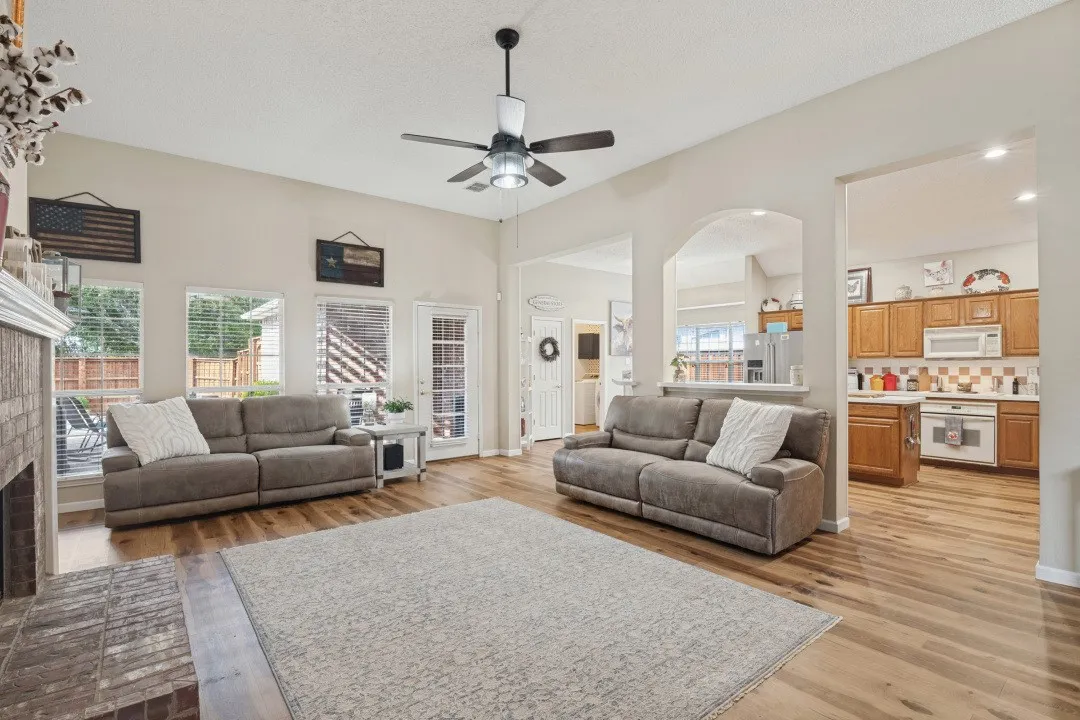 Single Family Residence For Sale in Dallas County , 4914 Petersburg Drive, Rowlett, Texas 75088, 3 Bedroom, 2 Bathroom, 2 Garage spaces, 2,153 Sqft, built in 1999, mls#21395500, Real Estate Agent in Rowlett, Homes For Sale in Dallas county, Homes For Sale in Rowlett, Realtor in Rowlett Texas, Real Estate Brokerage Independent Realty Texas, Luminita Cordes Realtor