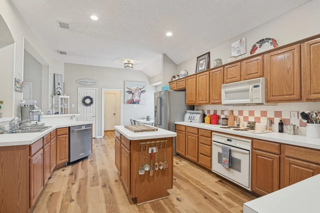 Single Family Residence For Sale in Dallas County , 4914 Petersburg Drive, Rowlett, Texas 75088, 3 Bedroom, 2 Bathroom, 2 Garage spaces, 2,153 Sqft, built in 1999, mls#21395500, Real Estate Agent in Rowlett, Homes For Sale in Dallas county, Homes For Sale in Rowlett, Realtor in Rowlett Texas, Real Estate Brokerage Independent Realty Texas, Luminita Cordes Realtor