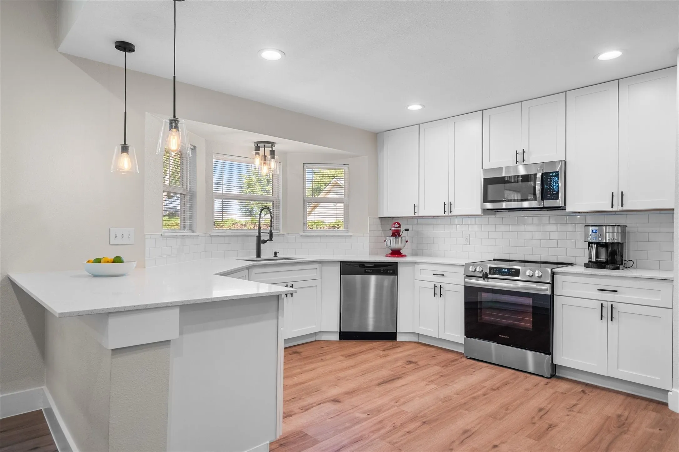 Single Family Residence For Sale in Dallas County , 805 NW 14th Street, Grand Prairie, Texas 75050, 4 Bedroom, 3 Bathroom, 1 Garage spaces, 2,404 Sqft, built in 1956, mls#21395112, Real Estate Agent in Grand Prairie, Homes For Sale in Dallas county, Homes For Sale in Grand Prairie, Realtor in Grand Prairie Texas, Real Estate Brokerage Independent Realty Texas, Luminita Cordes Realtor