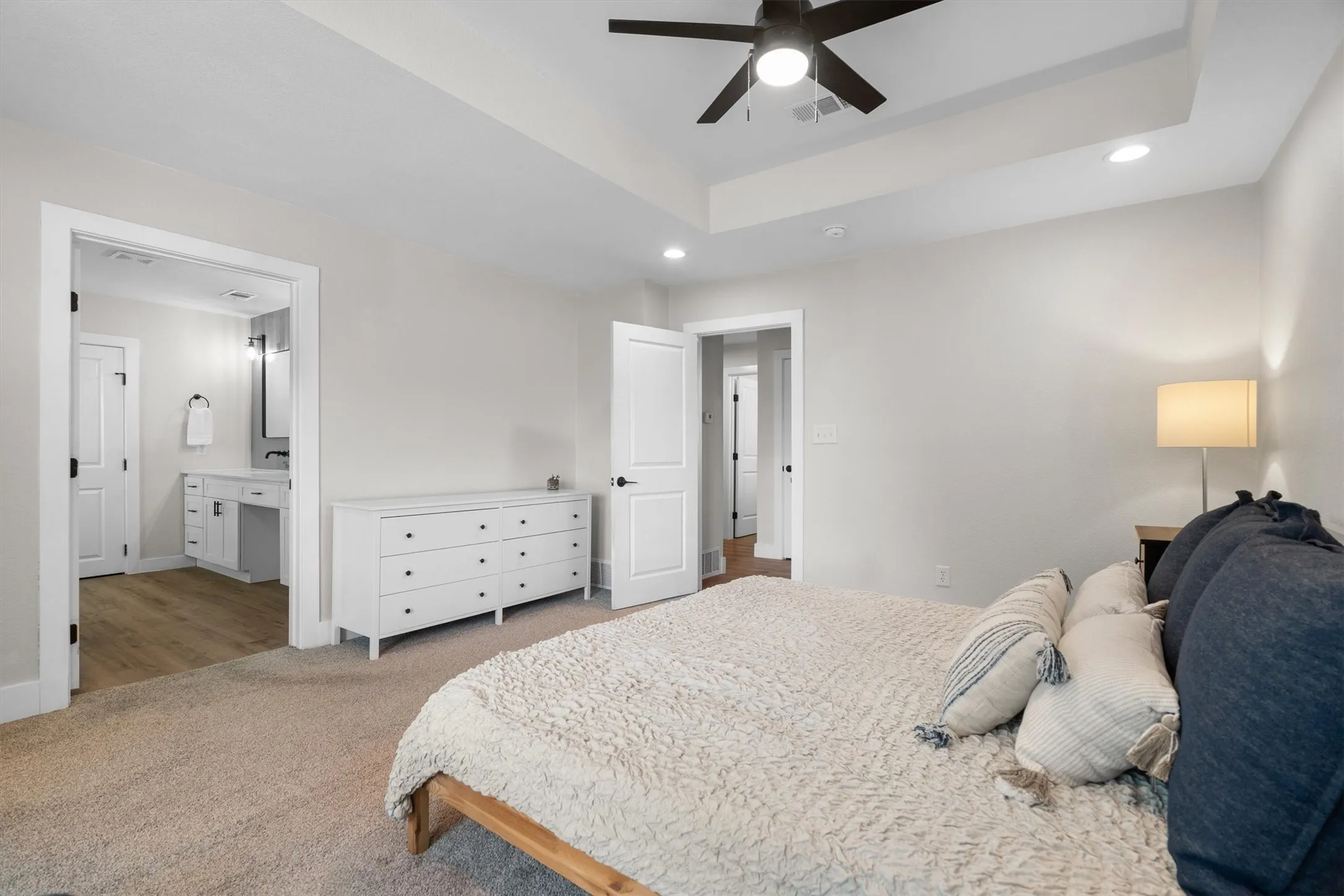 Single Family Residence For Sale in Dallas County , 805 NW 14th Street, Grand Prairie, Texas 75050, 4 Bedroom, 3 Bathroom, 1 Garage spaces, 2,404 Sqft, built in 1956, mls#21395112, Real Estate Agent in Grand Prairie, Homes For Sale in Dallas county, Homes For Sale in Grand Prairie, Realtor in Grand Prairie Texas, Real Estate Brokerage Independent Realty Texas, Luminita Cordes Realtor