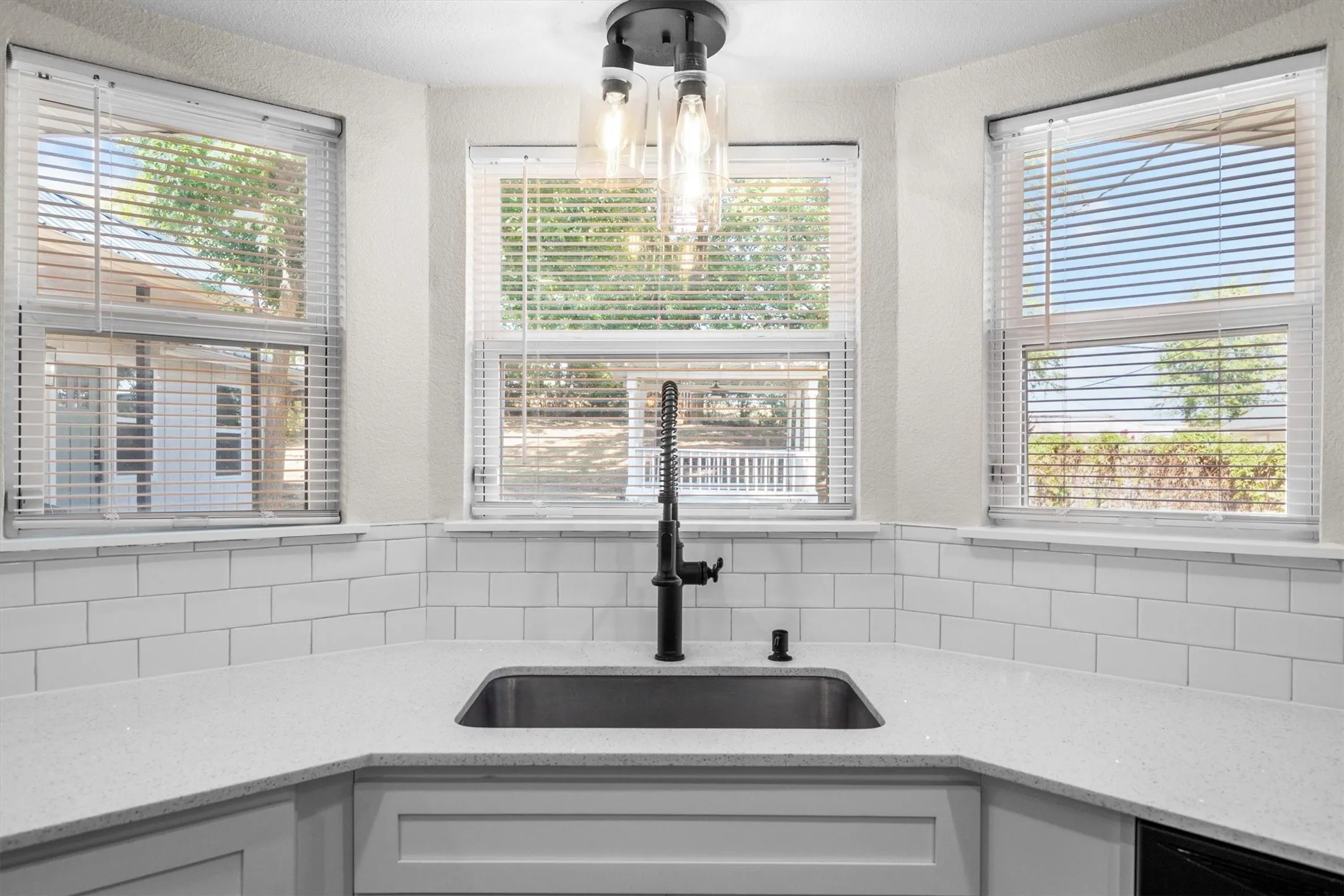 Single Family Residence For Sale in Dallas County , 805 NW 14th Street, Grand Prairie, Texas 75050, 4 Bedroom, 3 Bathroom, 1 Garage spaces, 2,404 Sqft, built in 1956, mls#21395112, Real Estate Agent in Grand Prairie, Homes For Sale in Dallas county, Homes For Sale in Grand Prairie, Realtor in Grand Prairie Texas, Real Estate Brokerage Independent Realty Texas, Luminita Cordes Realtor