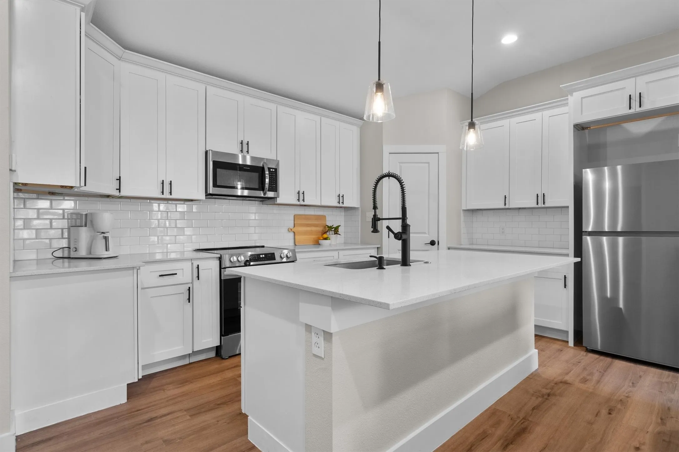 Single Family Residence For Sale in Dallas County , 805 NW 14th Street, Grand Prairie, Texas 75050, 4 Bedroom, 3 Bathroom, 1 Garage spaces, 2,404 Sqft, built in 1956, mls#21395112, Real Estate Agent in Grand Prairie, Homes For Sale in Dallas county, Homes For Sale in Grand Prairie, Realtor in Grand Prairie Texas, Real Estate Brokerage Independent Realty Texas, Luminita Cordes Realtor