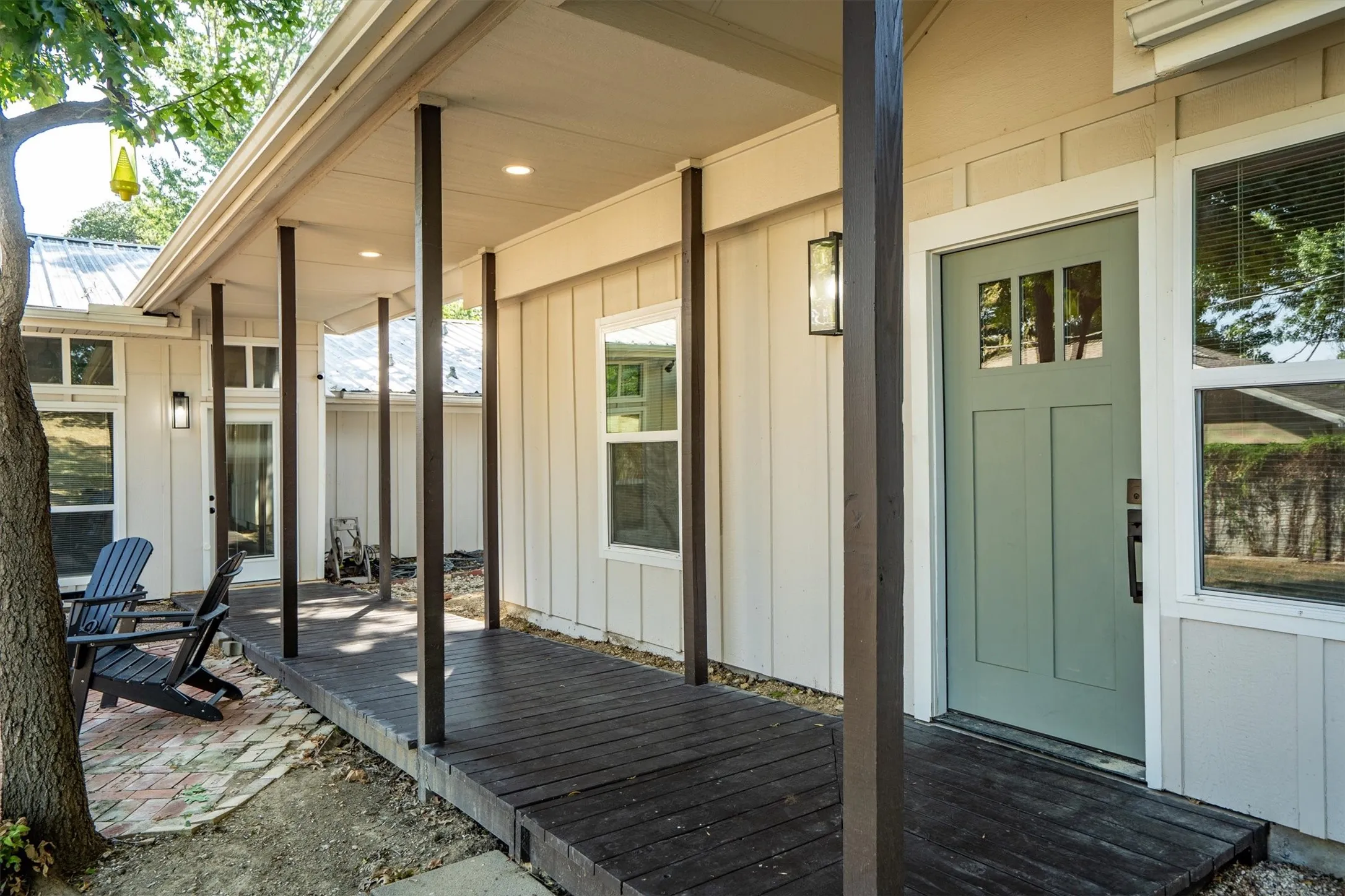 Single Family Residence For Sale in Dallas County , 805 NW 14th Street, Grand Prairie, Texas 75050, 4 Bedroom, 3 Bathroom, 1 Garage spaces, 2,404 Sqft, built in 1956, mls#21395112, Real Estate Agent in Grand Prairie, Homes For Sale in Dallas county, Homes For Sale in Grand Prairie, Realtor in Grand Prairie Texas, Real Estate Brokerage Independent Realty Texas, Luminita Cordes Realtor