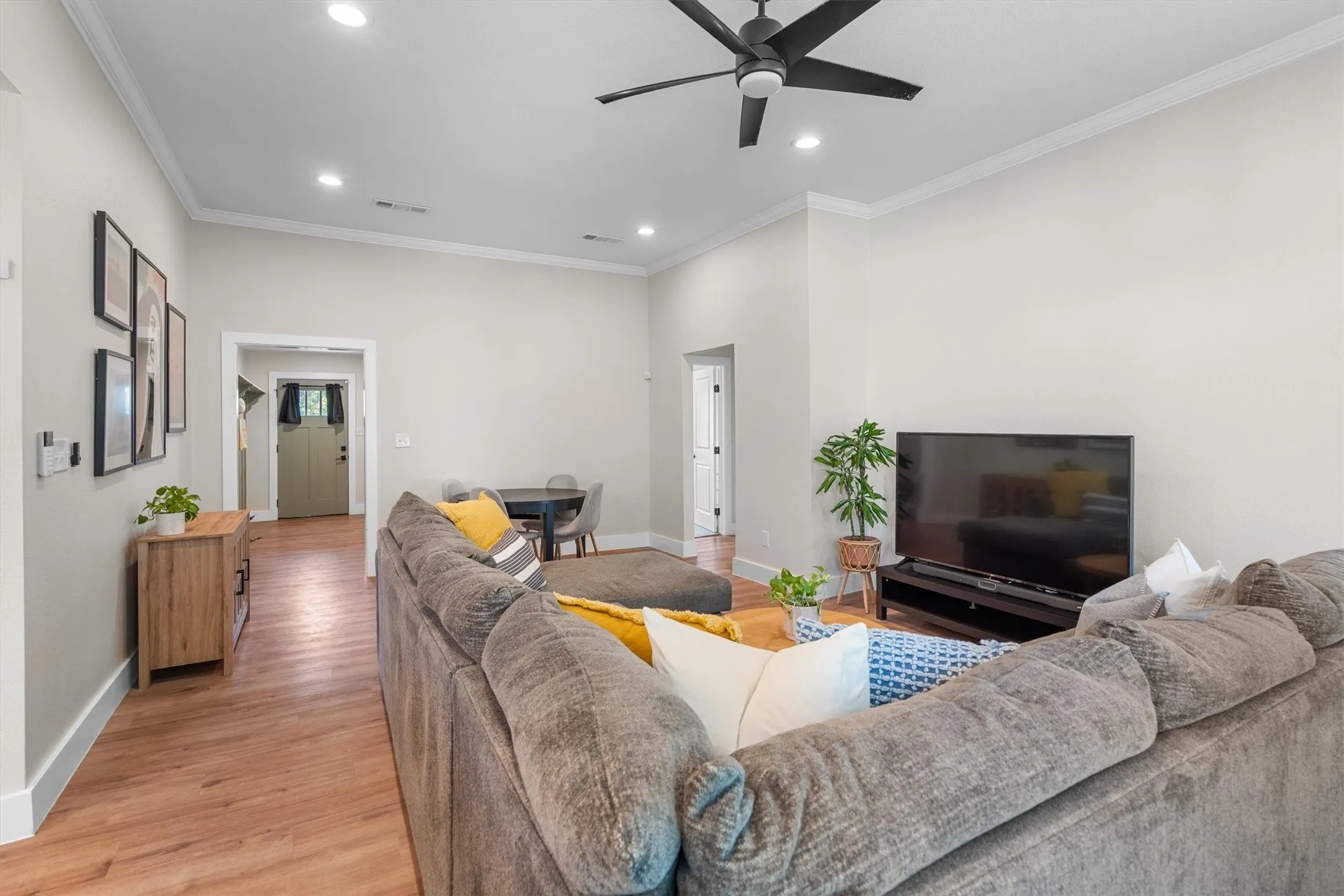 Single Family Residence For Sale in Dallas County , 805 NW 14th Street, Grand Prairie, Texas 75050, 4 Bedroom, 3 Bathroom, 1 Garage spaces, 2,404 Sqft, built in 1956, mls#21395112, Real Estate Agent in Grand Prairie, Homes For Sale in Dallas county, Homes For Sale in Grand Prairie, Realtor in Grand Prairie Texas, Real Estate Brokerage Independent Realty Texas, Luminita Cordes Realtor