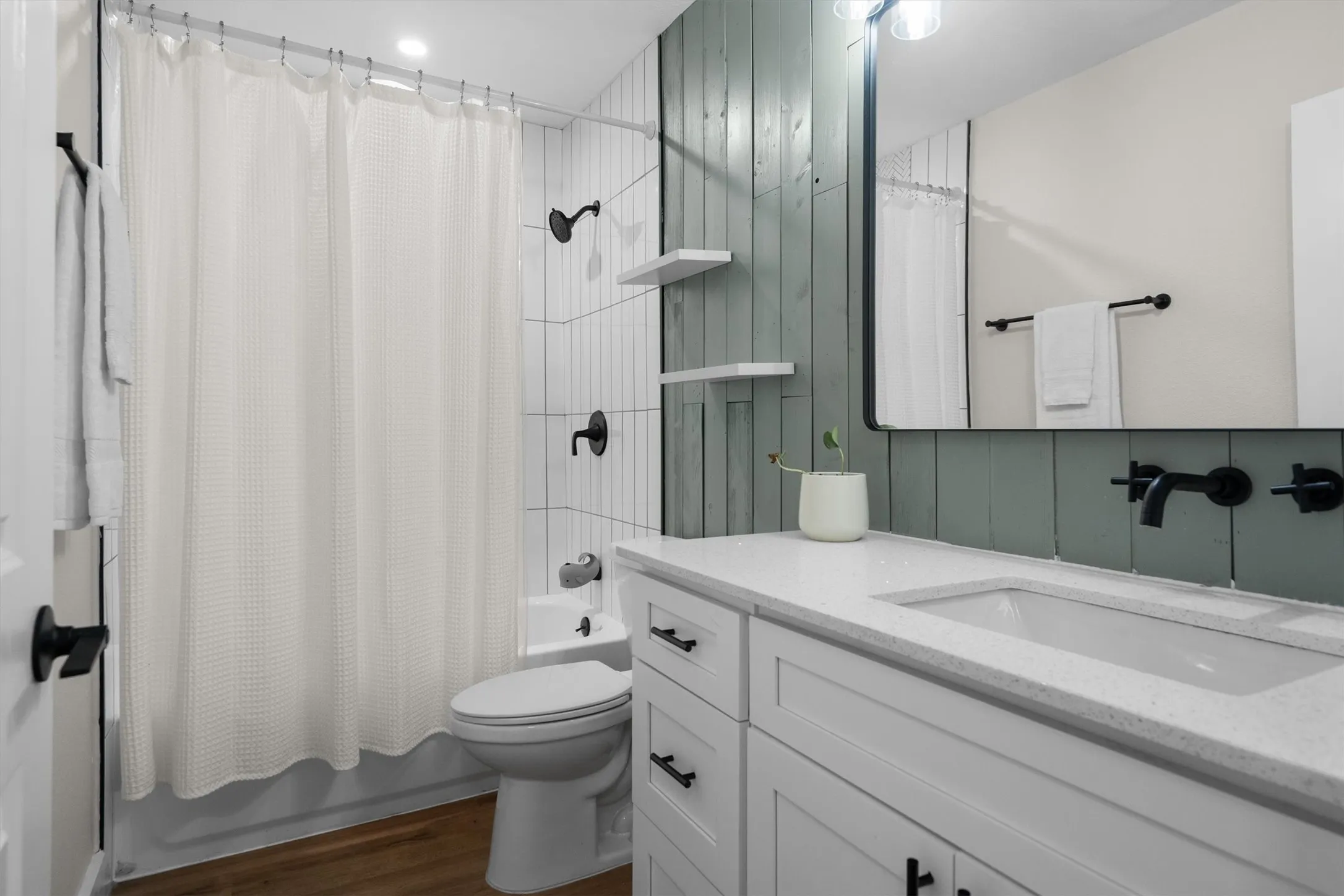 Single Family Residence For Sale in Dallas County , 805 NW 14th Street, Grand Prairie, Texas 75050, 4 Bedroom, 3 Bathroom, 1 Garage spaces, 2,404 Sqft, built in 1956, mls#21395112, Real Estate Agent in Grand Prairie, Homes For Sale in Dallas county, Homes For Sale in Grand Prairie, Realtor in Grand Prairie Texas, Real Estate Brokerage Independent Realty Texas, Luminita Cordes Realtor