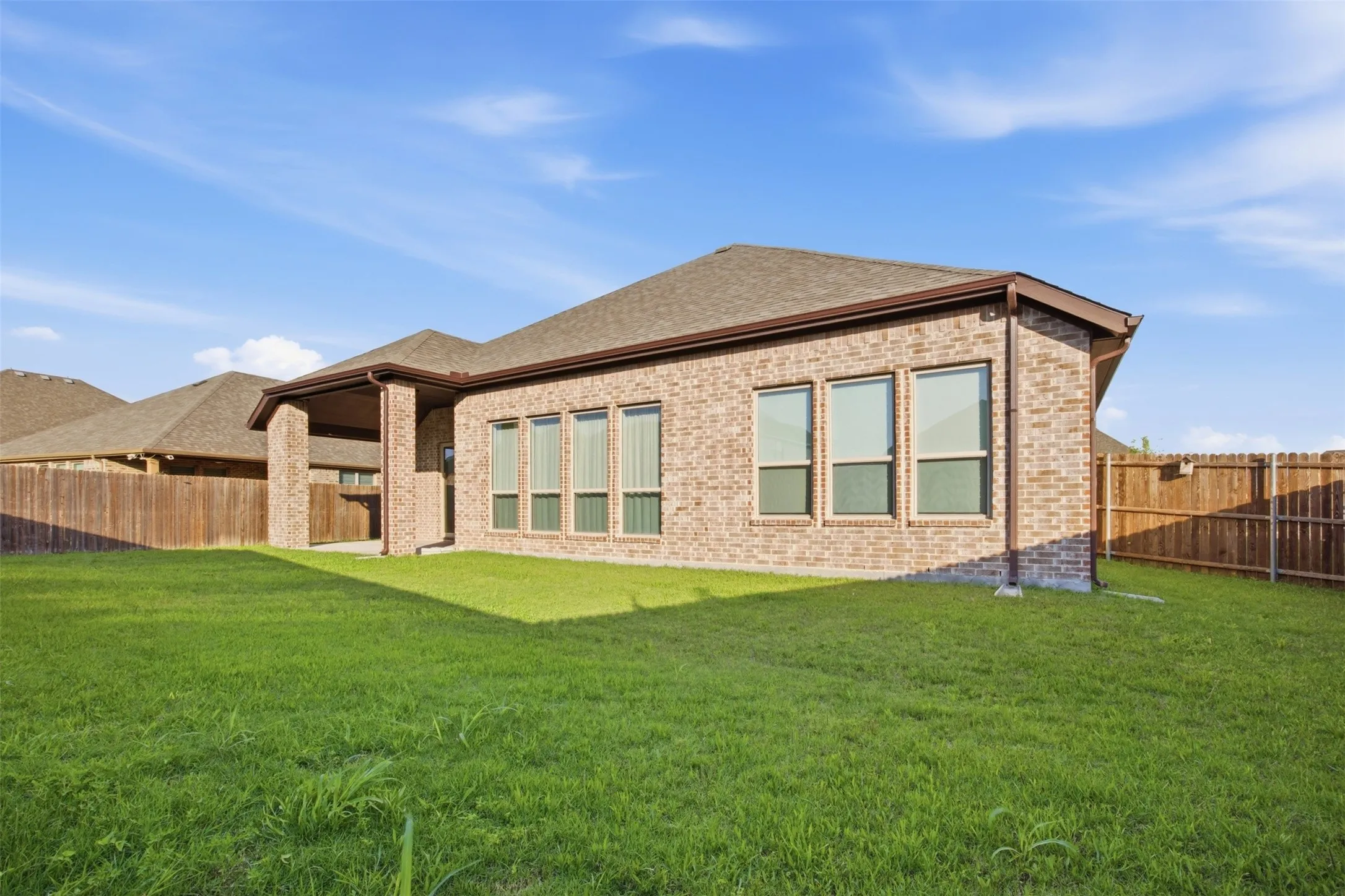 Single Family Residence For Sale in Kaufman County , 208 Sequoia Drive, Forney, Texas 75126, 4 Bedroom, 4 Bathroom, 3 Garage spaces, 2,933 Sqft, built in 2021, mls#21395683, Real Estate Agent in Forney, Homes For Sale in Kaufman county, Homes For Sale in Forney, Realtor in Forney Texas, Real Estate Brokerage Independent Realty Texas, Luminita Cordes Realtor
