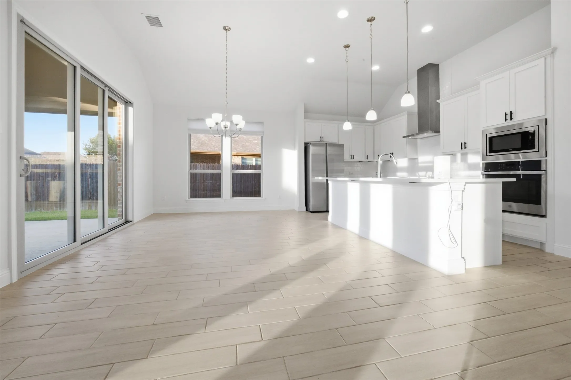 Single Family Residence For Sale in Kaufman County , 208 Sequoia Drive, Forney, Texas 75126, 4 Bedroom, 4 Bathroom, 3 Garage spaces, 2,933 Sqft, built in 2021, mls#21395683, Real Estate Agent in Forney, Homes For Sale in Kaufman county, Homes For Sale in Forney, Realtor in Forney Texas, Real Estate Brokerage Independent Realty Texas, Luminita Cordes Realtor
