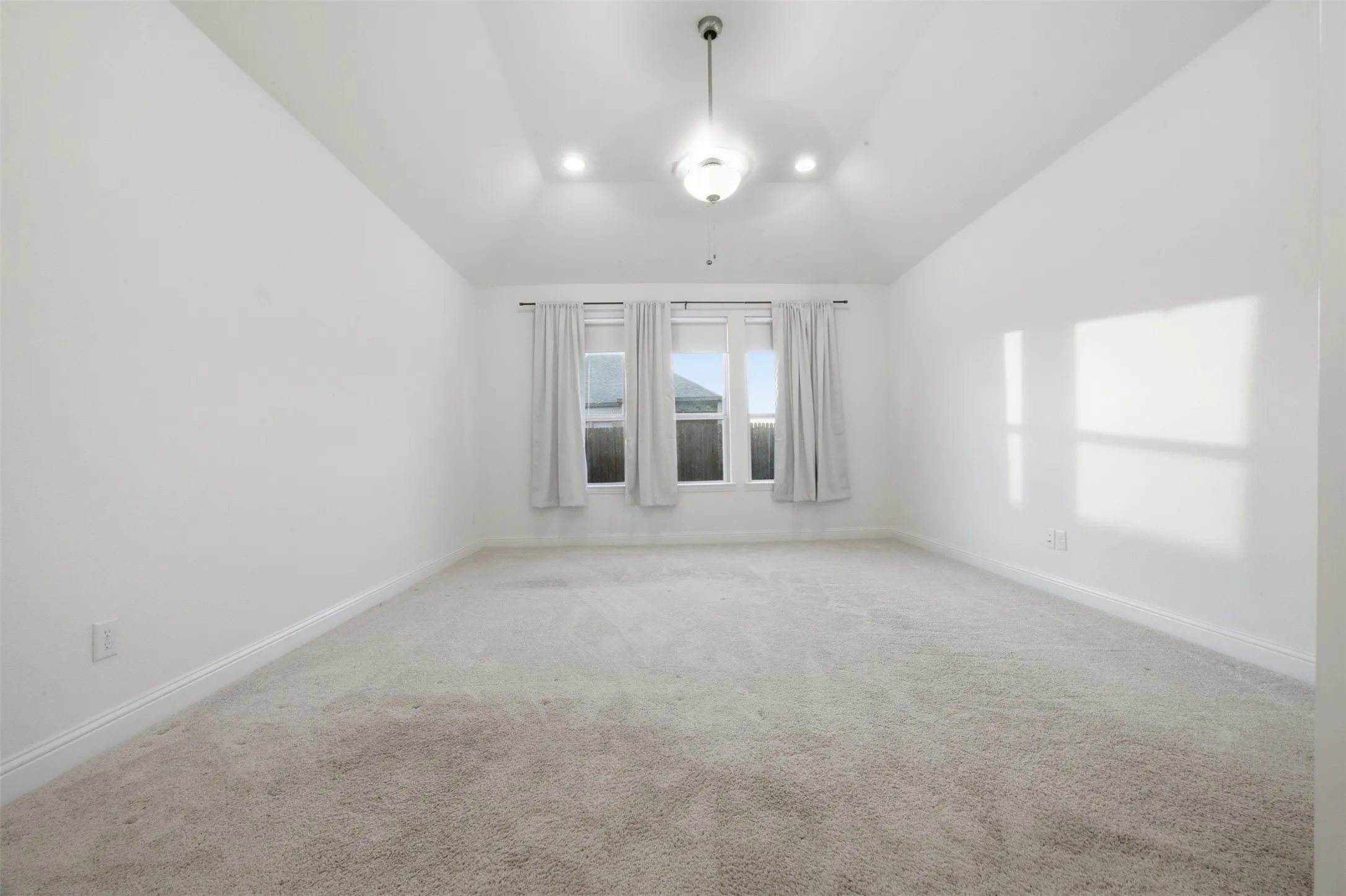 Single Family Residence For Sale in Kaufman County , 208 Sequoia Drive, Forney, Texas 75126, 4 Bedroom, 4 Bathroom, 3 Garage spaces, 2,933 Sqft, built in 2021, mls#21395683, Real Estate Agent in Forney, Homes For Sale in Kaufman county, Homes For Sale in Forney, Realtor in Forney Texas, Real Estate Brokerage Independent Realty Texas, Luminita Cordes Realtor