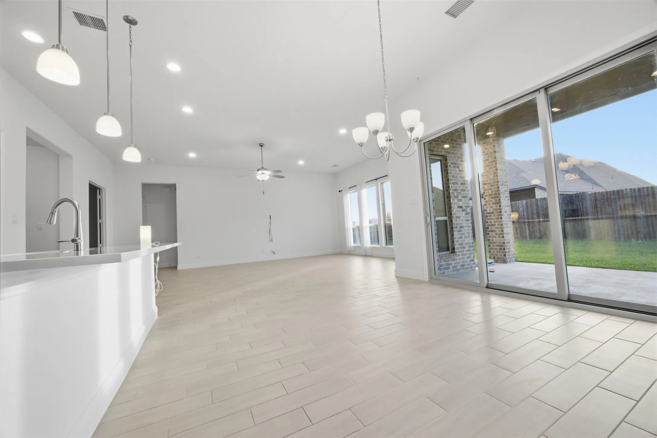 Single Family Residence For Sale in Kaufman County , 208 Sequoia Drive, Forney, Texas 75126, 4 Bedroom, 4 Bathroom, 3 Garage spaces, 2,933 Sqft, built in 2021, mls#21395683, Real Estate Agent in Forney, Homes For Sale in Kaufman county, Homes For Sale in Forney, Realtor in Forney Texas, Real Estate Brokerage Independent Realty Texas, Luminita Cordes Realtor