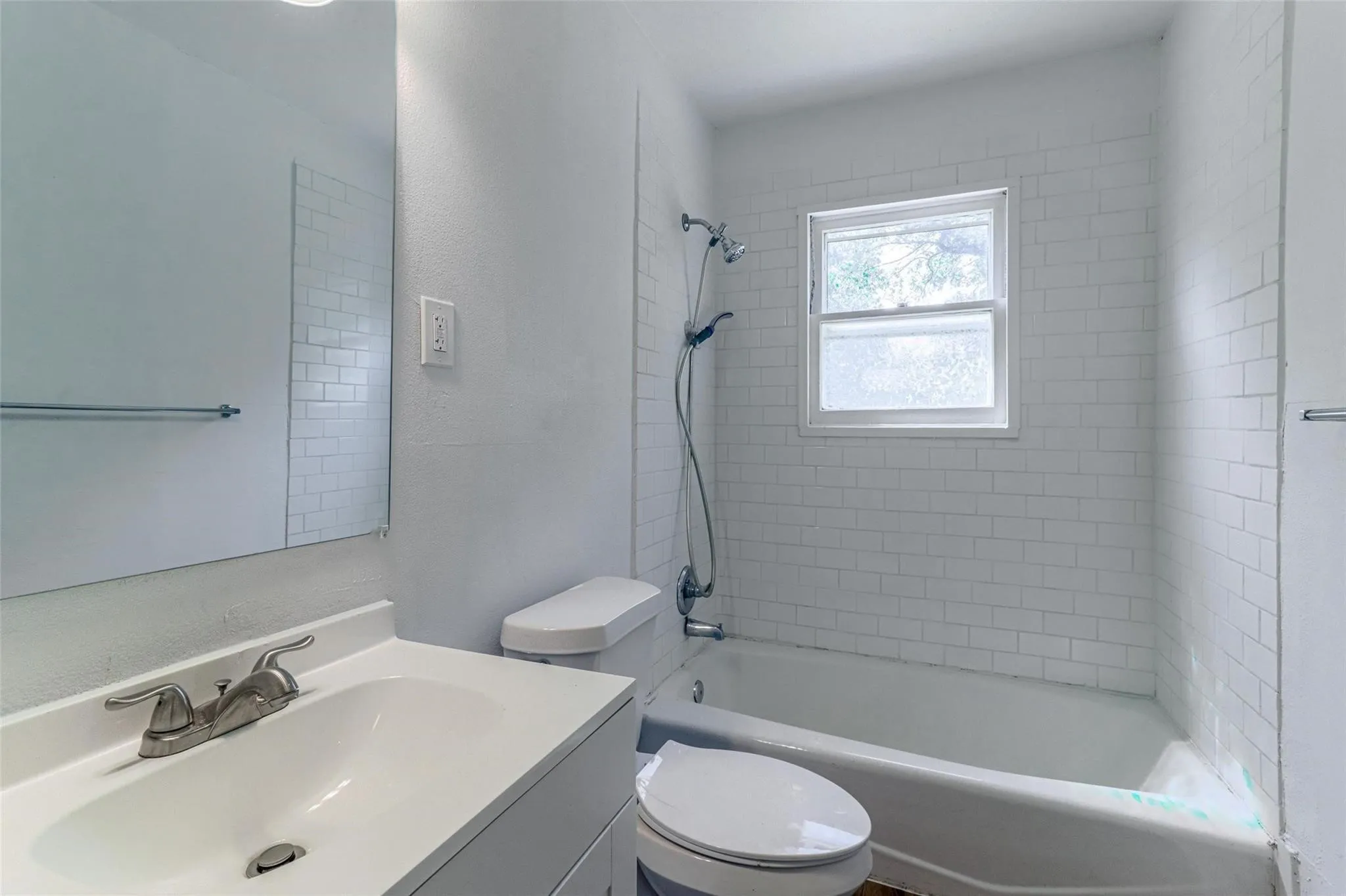 Single Family Residence For Sale in Grayson County , 2622 W Johnson Street, Denison, Texas 75020, 2 Bedroom, 1 Bathroom, Garage spaces, 899 Sqft, built in 1940, mls#21395974, Real Estate Agent in Denison, Homes For Sale in Grayson county, Homes For Sale in Denison, Realtor in Denison Texas, Real Estate Brokerage Independent Realty Texas, Luminita Cordes Realtor