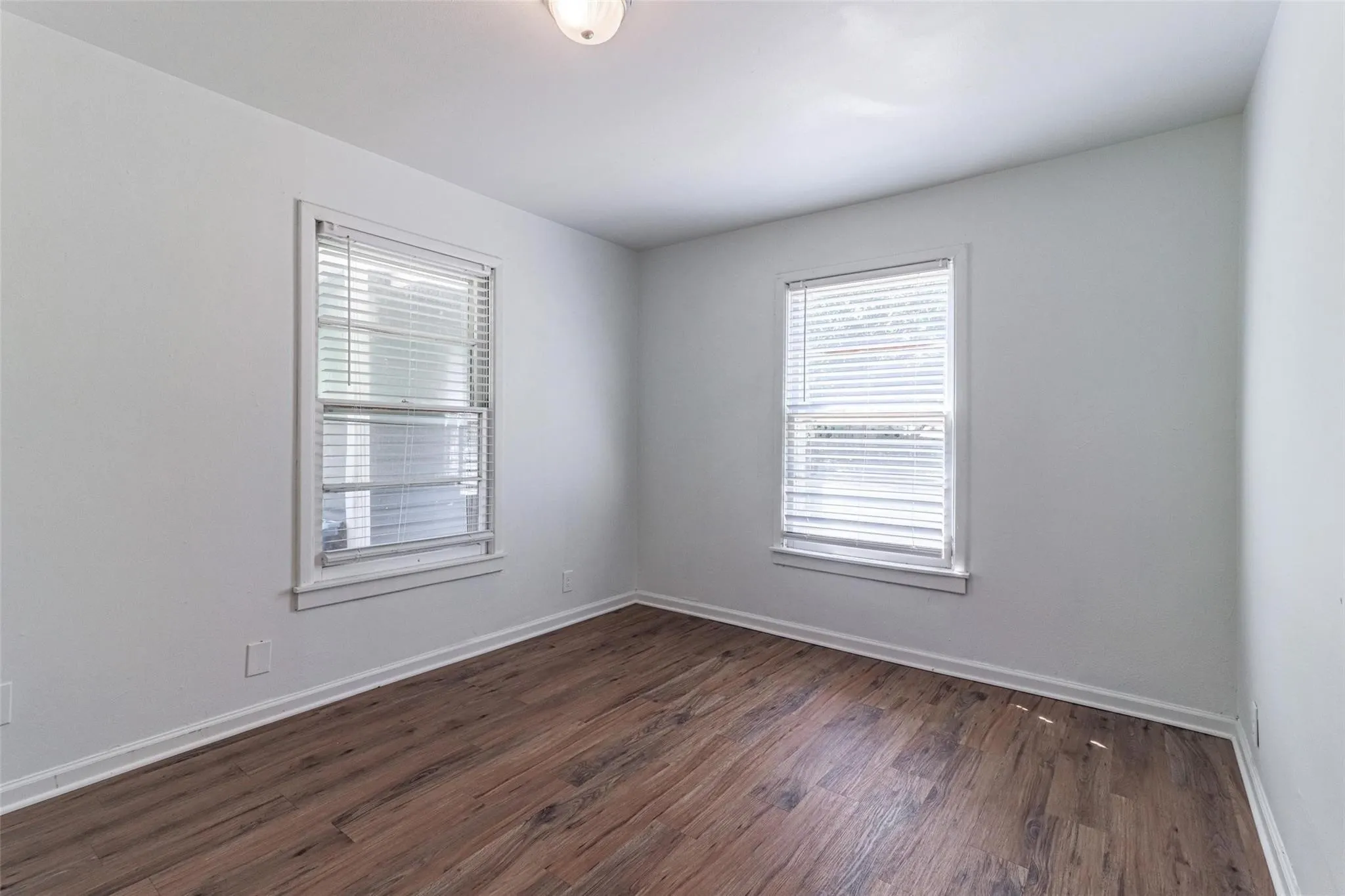 Single Family Residence For Sale in Grayson County , 2622 W Johnson Street, Denison, Texas 75020, 2 Bedroom, 1 Bathroom, Garage spaces, 899 Sqft, built in 1940, mls#21395974, Real Estate Agent in Denison, Homes For Sale in Grayson county, Homes For Sale in Denison, Realtor in Denison Texas, Real Estate Brokerage Independent Realty Texas, Luminita Cordes Realtor
