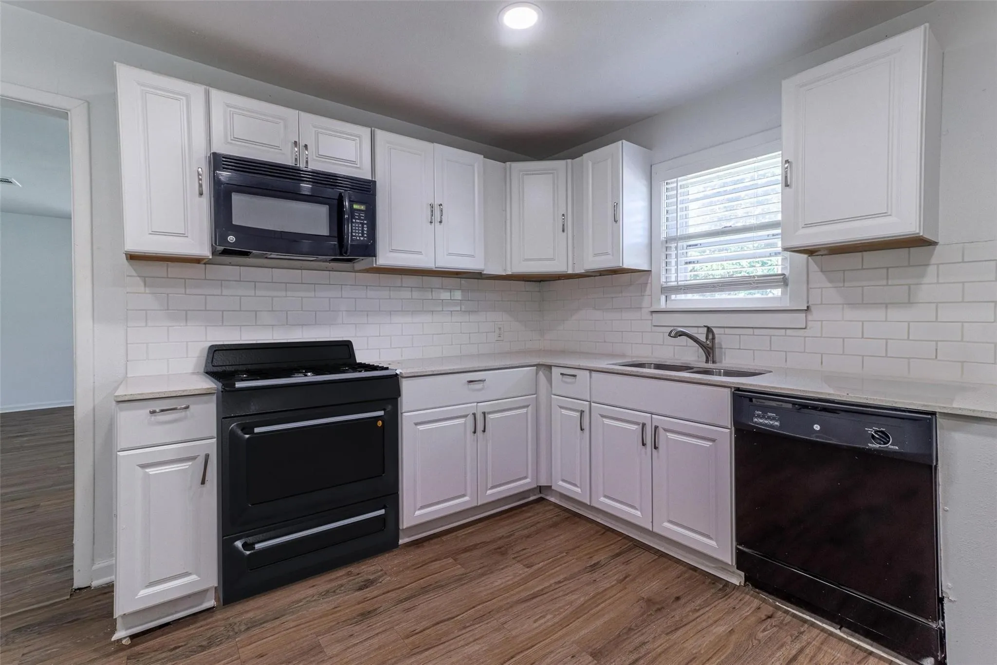 Single Family Residence For Sale in Grayson County , 2622 W Johnson Street, Denison, Texas 75020, 2 Bedroom, 1 Bathroom, Garage spaces, 899 Sqft, built in 1940, mls#21395974, Real Estate Agent in Denison, Homes For Sale in Grayson county, Homes For Sale in Denison, Realtor in Denison Texas, Real Estate Brokerage Independent Realty Texas, Luminita Cordes Realtor