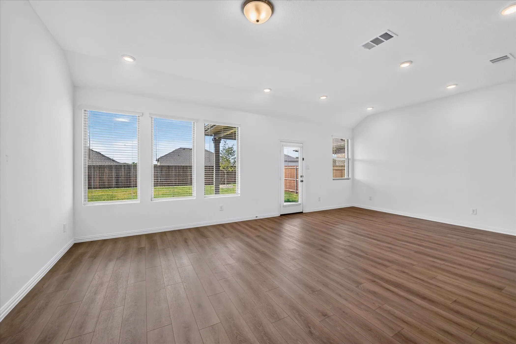 Single Family Residence For Rent in Collin County , 2307 Melissa Way, Melissa, Texas 75454, 4 Bedroom, 3 Bathroom, 2 Garage spaces, 2,140 Sqft, built in 2025, mls#21395901, Real Estate Agent in Melissa, Homes For Rent in Collin county, Homes For Rent in Melissa, Realtor in Melissa Texas, Real Estate Brokerage Independent Realty Texas, Luminita Cordes Realtor