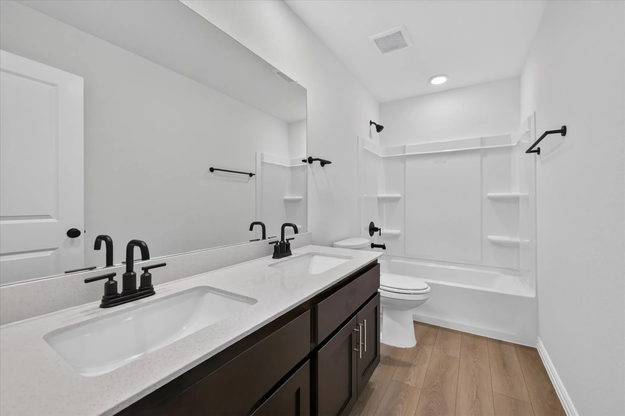 Single Family Residence For Rent in Collin County , 2307 Melissa Way, Melissa, Texas 75454, 4 Bedroom, 3 Bathroom, 2 Garage spaces, 2,140 Sqft, built in 2025, mls#21395901, Real Estate Agent in Melissa, Homes For Rent in Collin county, Homes For Rent in Melissa, Realtor in Melissa Texas, Real Estate Brokerage Independent Realty Texas, Luminita Cordes Realtor