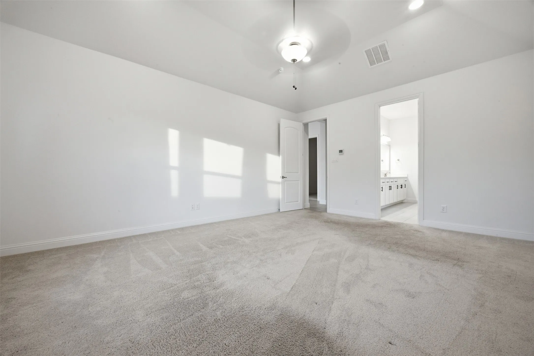 Single Family Residence For Rent in Kaufman County , 208 Sequoia Drive, Forney, Texas 75126, 4 Bedroom, 4 Bathroom, 3 Garage spaces, 2,933 Sqft, built in 2021, mls#21395686, Real Estate Agent in Forney, Homes For Rent in Kaufman county, Homes For Rent in Forney, Realtor in Forney Texas, Real Estate Brokerage Independent Realty Texas, Luminita Cordes Realtor
