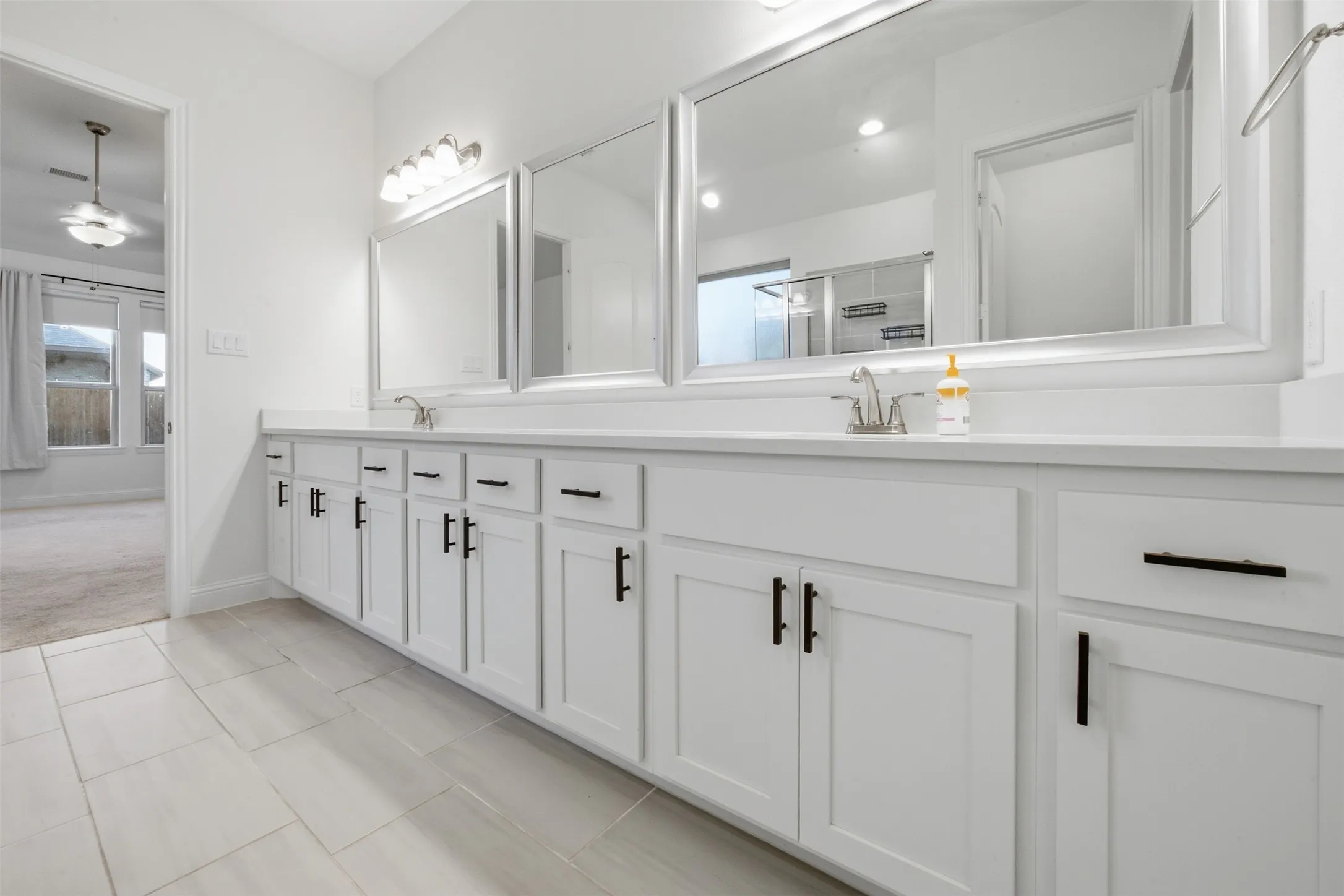 Single Family Residence For Rent in Kaufman County , 208 Sequoia Drive, Forney, Texas 75126, 4 Bedroom, 4 Bathroom, 3 Garage spaces, 2,933 Sqft, built in 2021, mls#21395686, Real Estate Agent in Forney, Homes For Rent in Kaufman county, Homes For Rent in Forney, Realtor in Forney Texas, Real Estate Brokerage Independent Realty Texas, Luminita Cordes Realtor