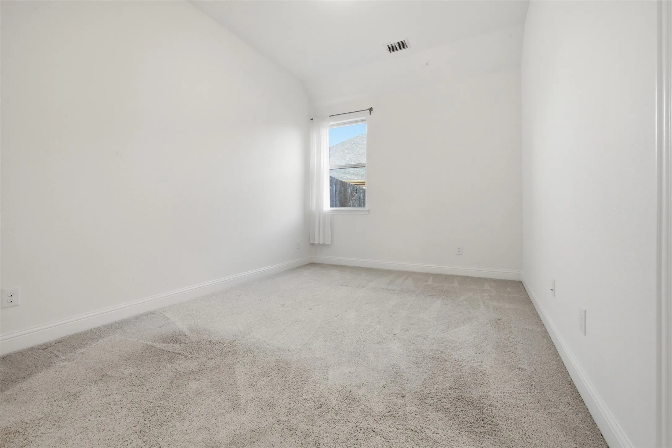 Single Family Residence For Rent in Kaufman County , 208 Sequoia Drive, Forney, Texas 75126, 4 Bedroom, 4 Bathroom, 3 Garage spaces, 2,933 Sqft, built in 2021, mls#21395686, Real Estate Agent in Forney, Homes For Rent in Kaufman county, Homes For Rent in Forney, Realtor in Forney Texas, Real Estate Brokerage Independent Realty Texas, Luminita Cordes Realtor