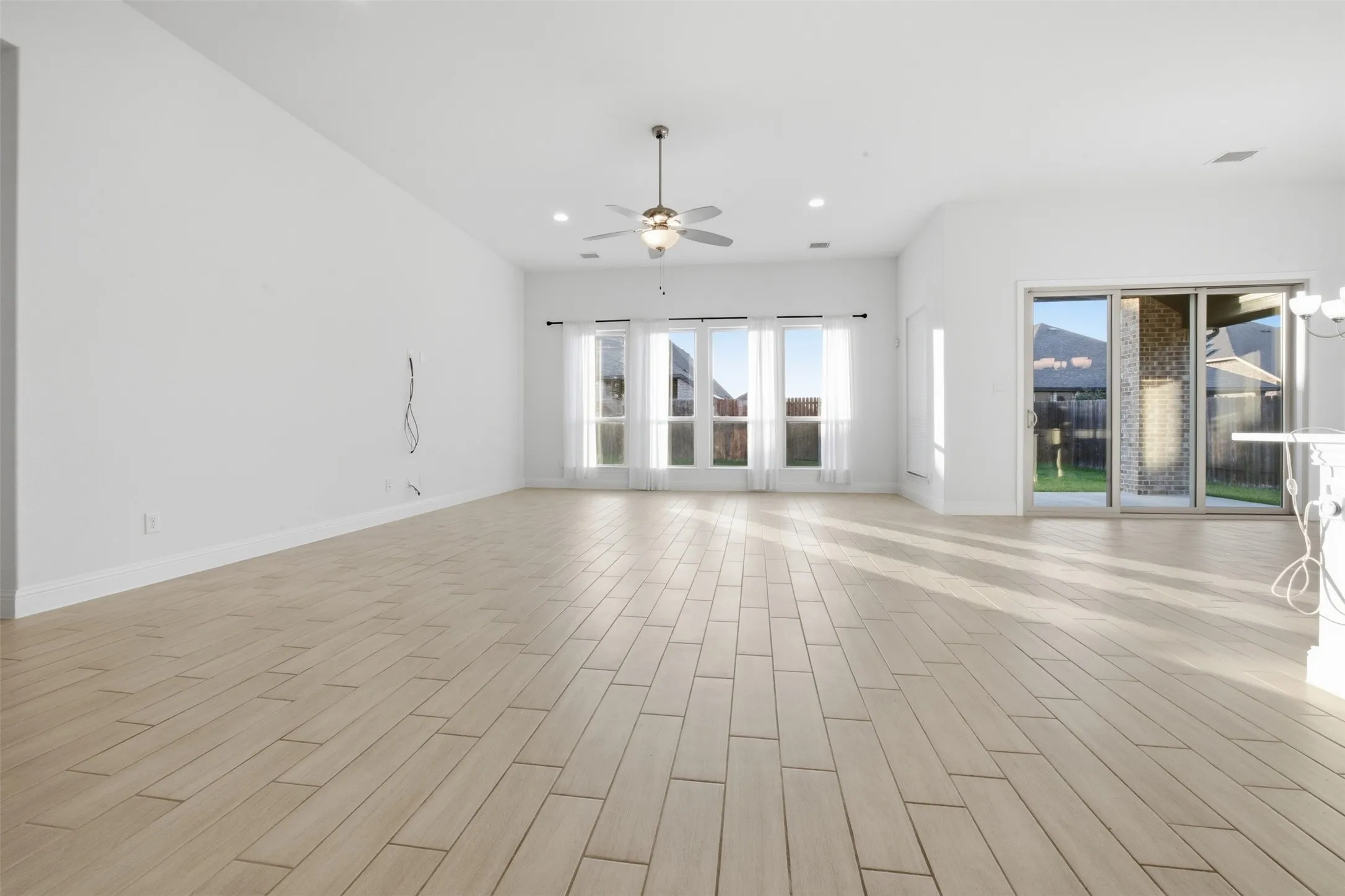 Single Family Residence For Rent in Kaufman County , 208 Sequoia Drive, Forney, Texas 75126, 4 Bedroom, 4 Bathroom, 3 Garage spaces, 2,933 Sqft, built in 2021, mls#21395686, Real Estate Agent in Forney, Homes For Rent in Kaufman county, Homes For Rent in Forney, Realtor in Forney Texas, Real Estate Brokerage Independent Realty Texas, Luminita Cordes Realtor