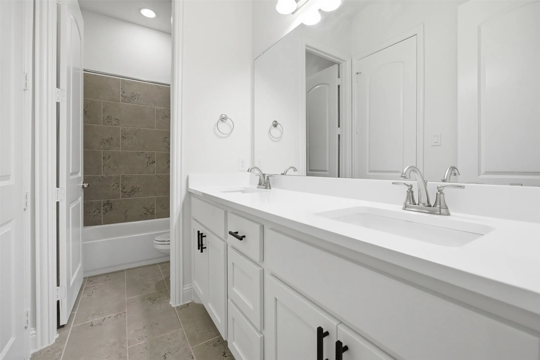 Single Family Residence For Rent in Kaufman County , 208 Sequoia Drive, Forney, Texas 75126, 4 Bedroom, 4 Bathroom, 3 Garage spaces, 2,933 Sqft, built in 2021, mls#21395686, Real Estate Agent in Forney, Homes For Rent in Kaufman county, Homes For Rent in Forney, Realtor in Forney Texas, Real Estate Brokerage Independent Realty Texas, Luminita Cordes Realtor