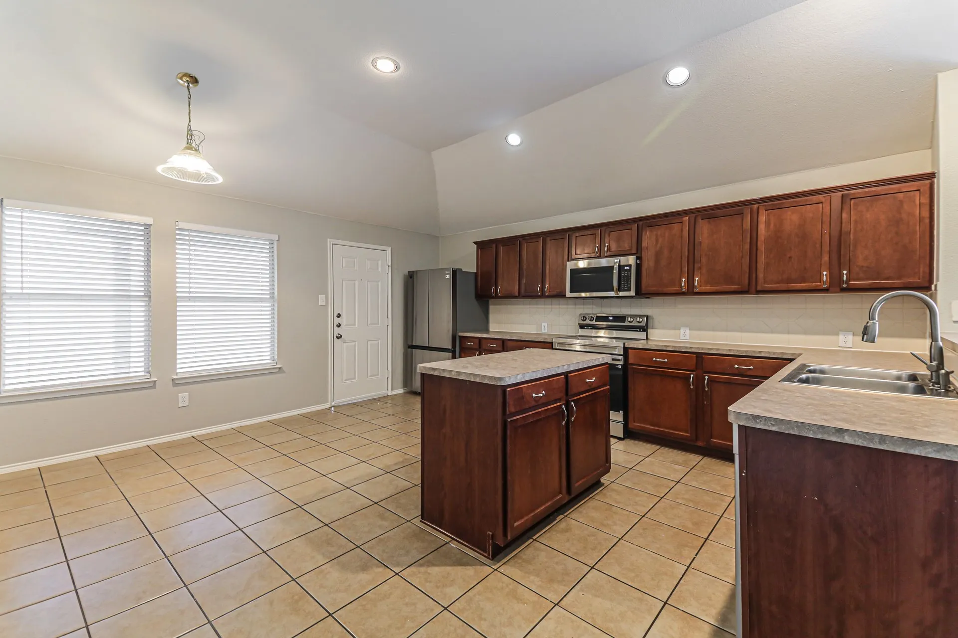 Single Family Residence For Rent in Collin County , 802 Hawthorne Road, Anna, Texas 75409, 4 Bedroom, 2 Bathroom, 2 Garage spaces, 1,898 Sqft, built in 2005, mls#21395976, Real Estate Agent in Anna, Homes For Rent in Collin county, Homes For Rent in Anna, Realtor in Anna Texas, Real Estate Brokerage Independent Realty Texas, Luminita Cordes Realtor