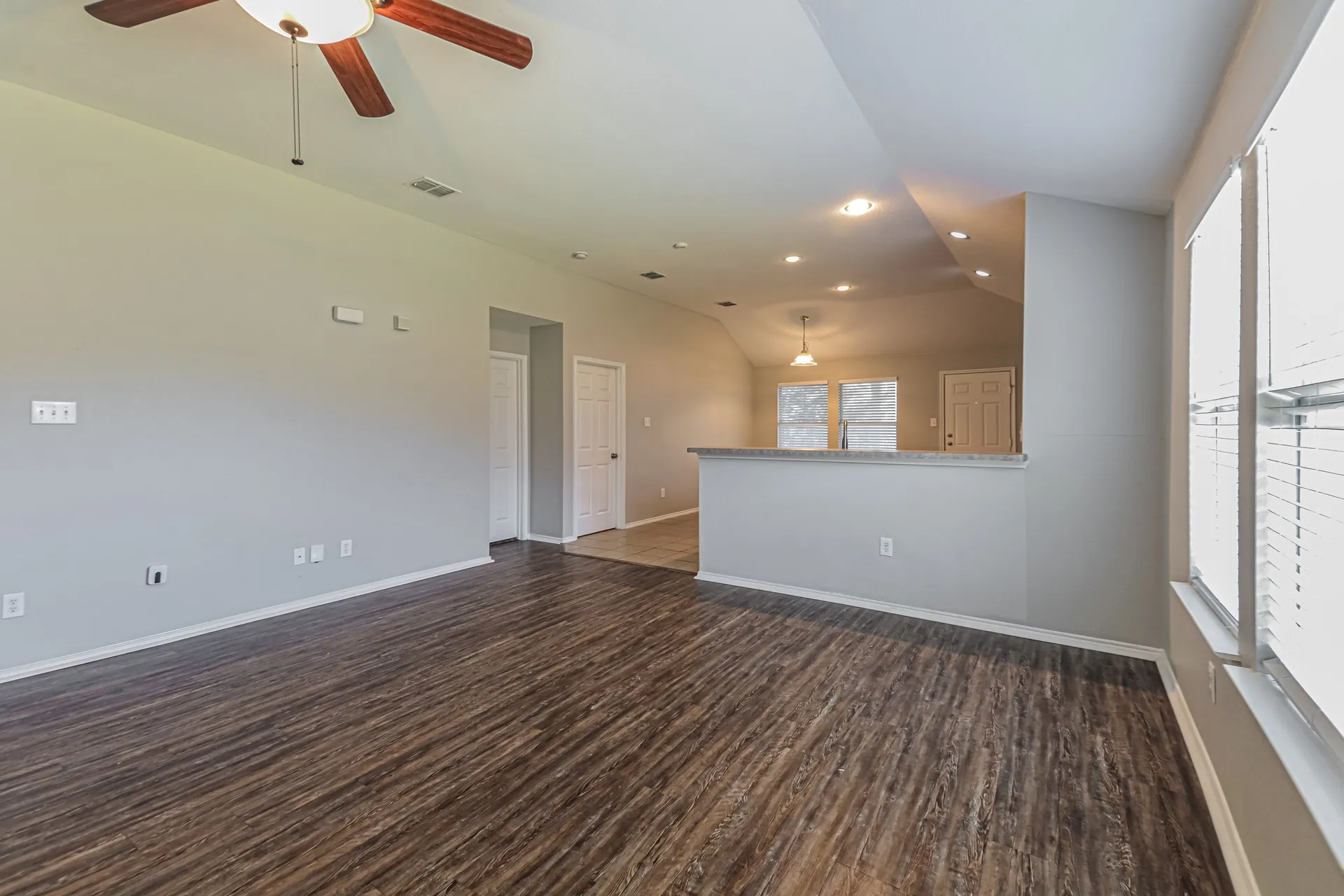 Single Family Residence For Rent in Collin County , 802 Hawthorne Road, Anna, Texas 75409, 4 Bedroom, 2 Bathroom, 2 Garage spaces, 1,898 Sqft, built in 2005, mls#21395976, Real Estate Agent in Anna, Homes For Rent in Collin county, Homes For Rent in Anna, Realtor in Anna Texas, Real Estate Brokerage Independent Realty Texas, Luminita Cordes Realtor