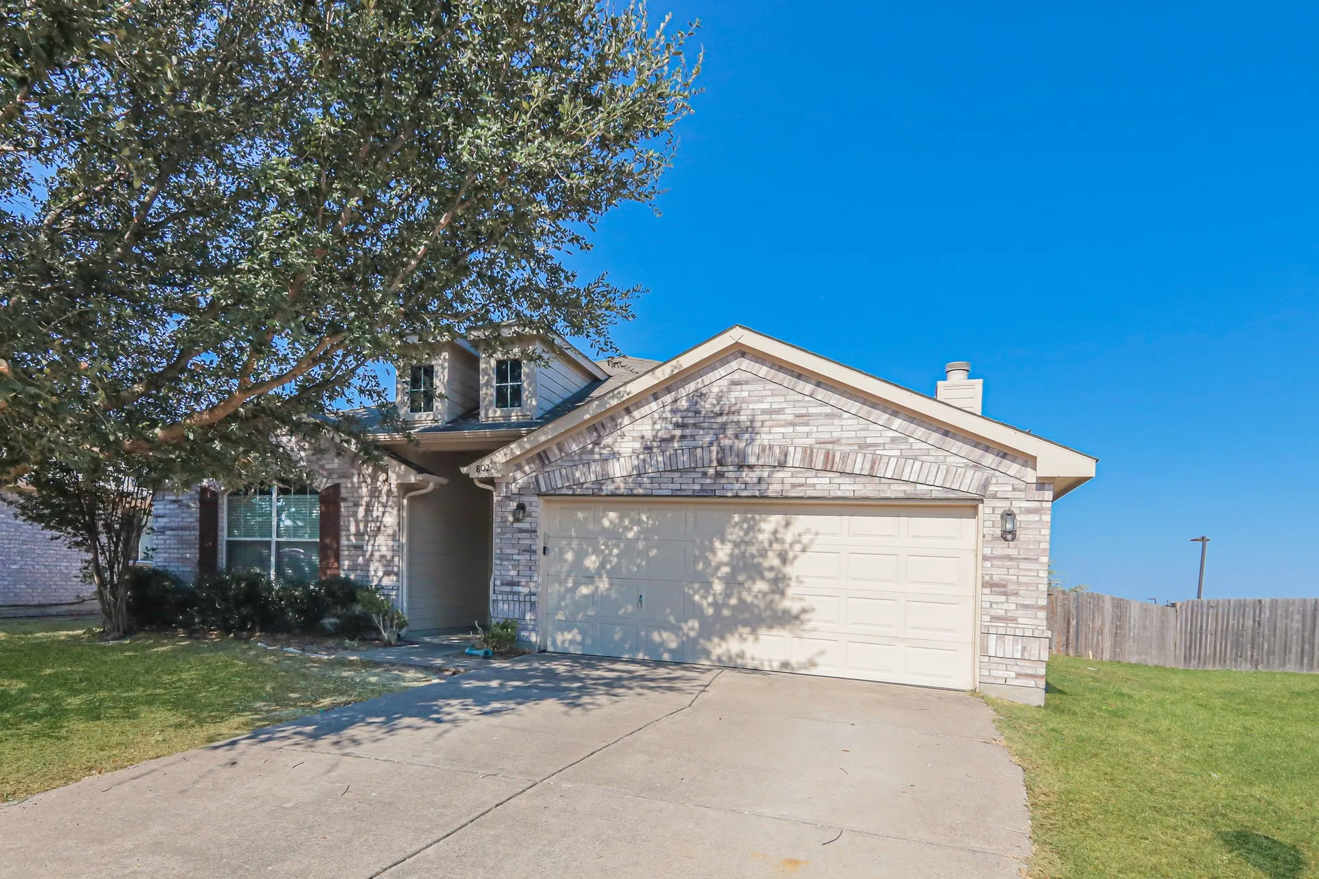 Single Family Residence For Rent in Collin County , 802 Hawthorne Road, Anna, Texas 75409, 4 Bedroom, 2 Bathroom, 2 Garage spaces, 1,898 Sqft, built in 2005, mls#21395976, Real Estate Agent in Anna, Homes For Rent in Collin county, Homes For Rent in Anna, Realtor in Anna Texas, Real Estate Brokerage Independent Realty Texas, Luminita Cordes Realtor
