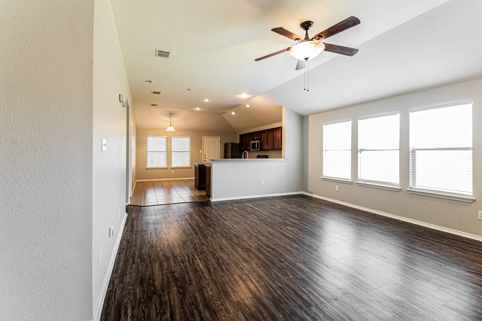 Single Family Residence For Rent in Collin County , 802 Hawthorne Road, Anna, Texas 75409, 4 Bedroom, 2 Bathroom, 2 Garage spaces, 1,898 Sqft, built in 2005, mls#21395976, Real Estate Agent in Anna, Homes For Rent in Collin county, Homes For Rent in Anna, Realtor in Anna Texas, Real Estate Brokerage Independent Realty Texas, Luminita Cordes Realtor