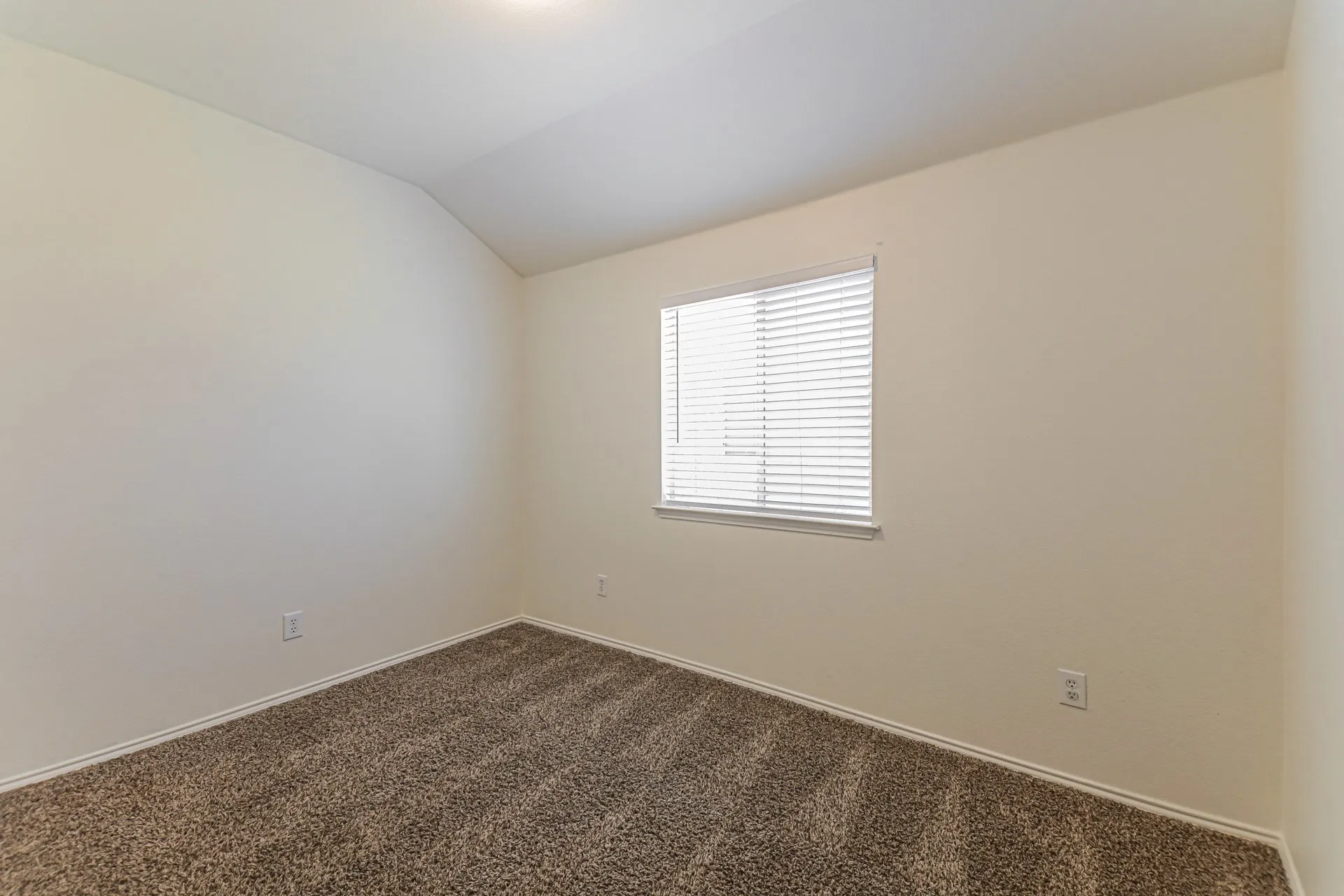 Single Family Residence For Rent in Collin County , 802 Hawthorne Road, Anna, Texas 75409, 4 Bedroom, 2 Bathroom, 2 Garage spaces, 1,898 Sqft, built in 2005, mls#21395976, Real Estate Agent in Anna, Homes For Rent in Collin county, Homes For Rent in Anna, Realtor in Anna Texas, Real Estate Brokerage Independent Realty Texas, Luminita Cordes Realtor