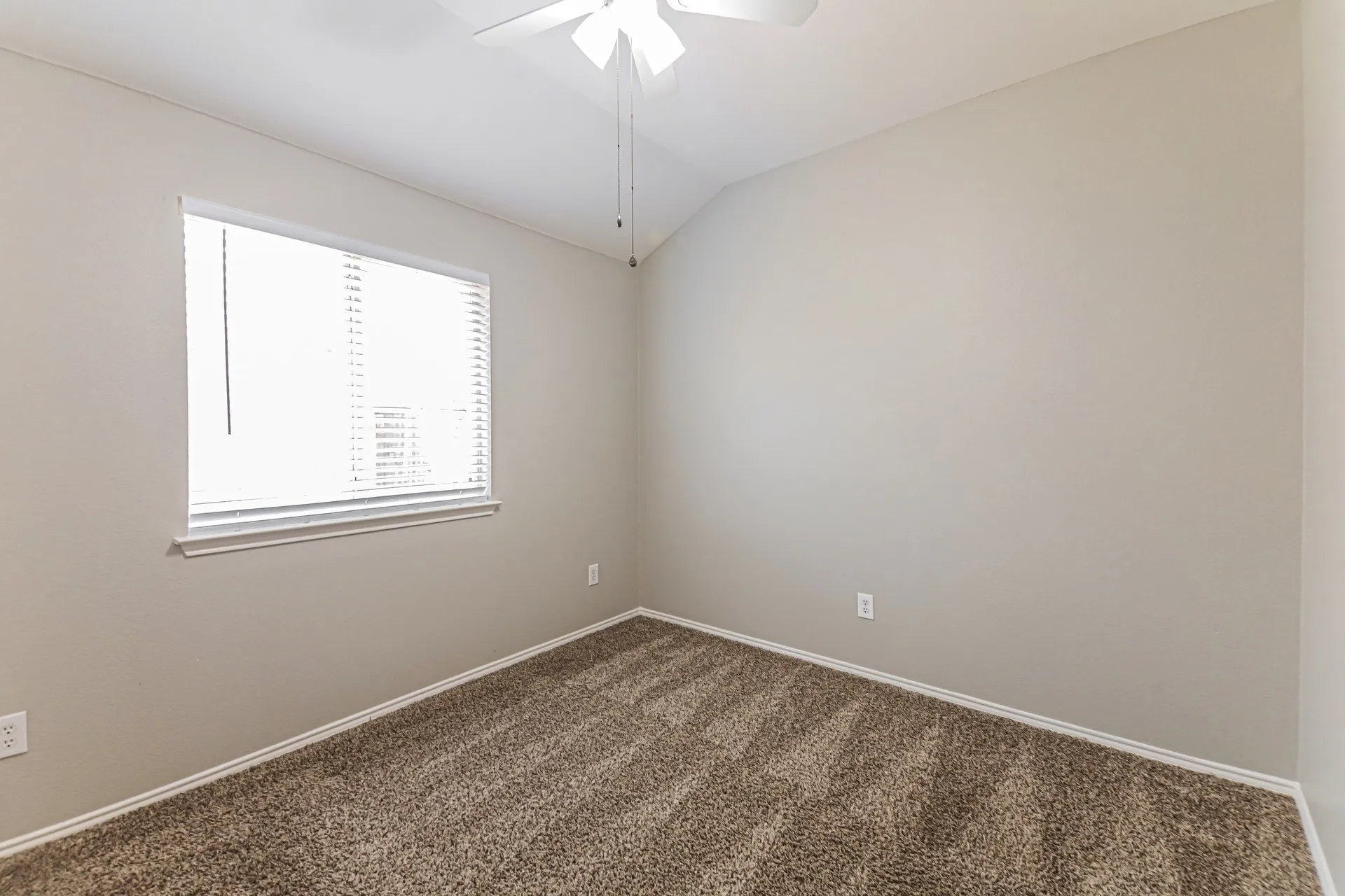 Single Family Residence For Rent in Collin County , 802 Hawthorne Road, Anna, Texas 75409, 4 Bedroom, 2 Bathroom, 2 Garage spaces, 1,898 Sqft, built in 2005, mls#21395976, Real Estate Agent in Anna, Homes For Rent in Collin county, Homes For Rent in Anna, Realtor in Anna Texas, Real Estate Brokerage Independent Realty Texas, Luminita Cordes Realtor