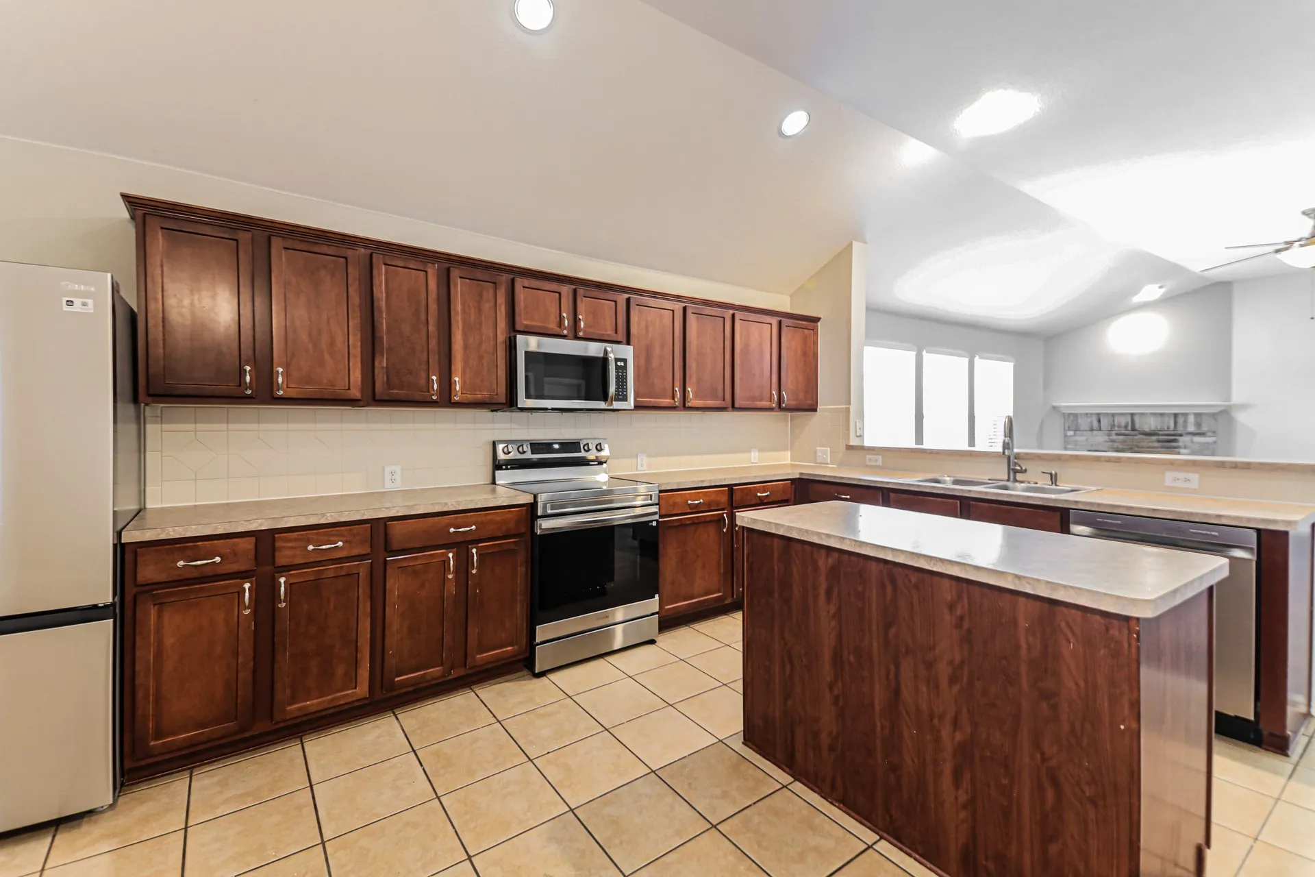 Single Family Residence For Rent in Collin County , 802 Hawthorne Road, Anna, Texas 75409, 4 Bedroom, 2 Bathroom, 2 Garage spaces, 1,898 Sqft, built in 2005, mls#21395976, Real Estate Agent in Anna, Homes For Rent in Collin county, Homes For Rent in Anna, Realtor in Anna Texas, Real Estate Brokerage Independent Realty Texas, Luminita Cordes Realtor