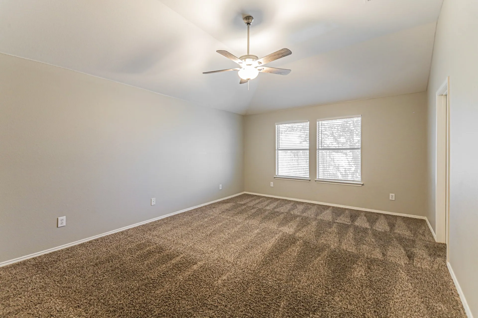 Single Family Residence For Rent in Collin County , 802 Hawthorne Road, Anna, Texas 75409, 4 Bedroom, 2 Bathroom, 2 Garage spaces, 1,898 Sqft, built in 2005, mls#21395976, Real Estate Agent in Anna, Homes For Rent in Collin county, Homes For Rent in Anna, Realtor in Anna Texas, Real Estate Brokerage Independent Realty Texas, Luminita Cordes Realtor
