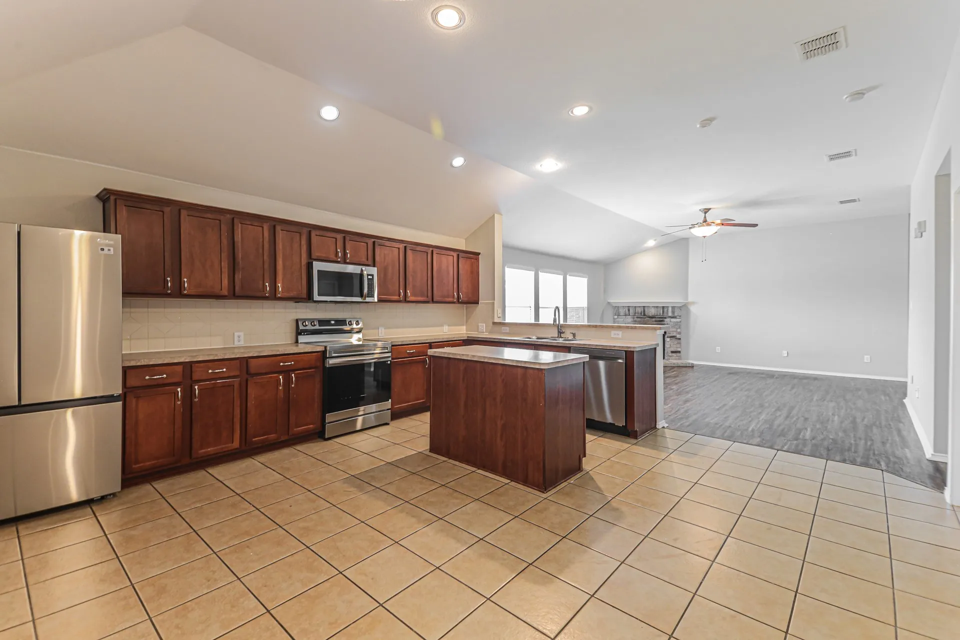Single Family Residence For Rent in Collin County , 802 Hawthorne Road, Anna, Texas 75409, 4 Bedroom, 2 Bathroom, 2 Garage spaces, 1,898 Sqft, built in 2005, mls#21395976, Real Estate Agent in Anna, Homes For Rent in Collin county, Homes For Rent in Anna, Realtor in Anna Texas, Real Estate Brokerage Independent Realty Texas, Luminita Cordes Realtor