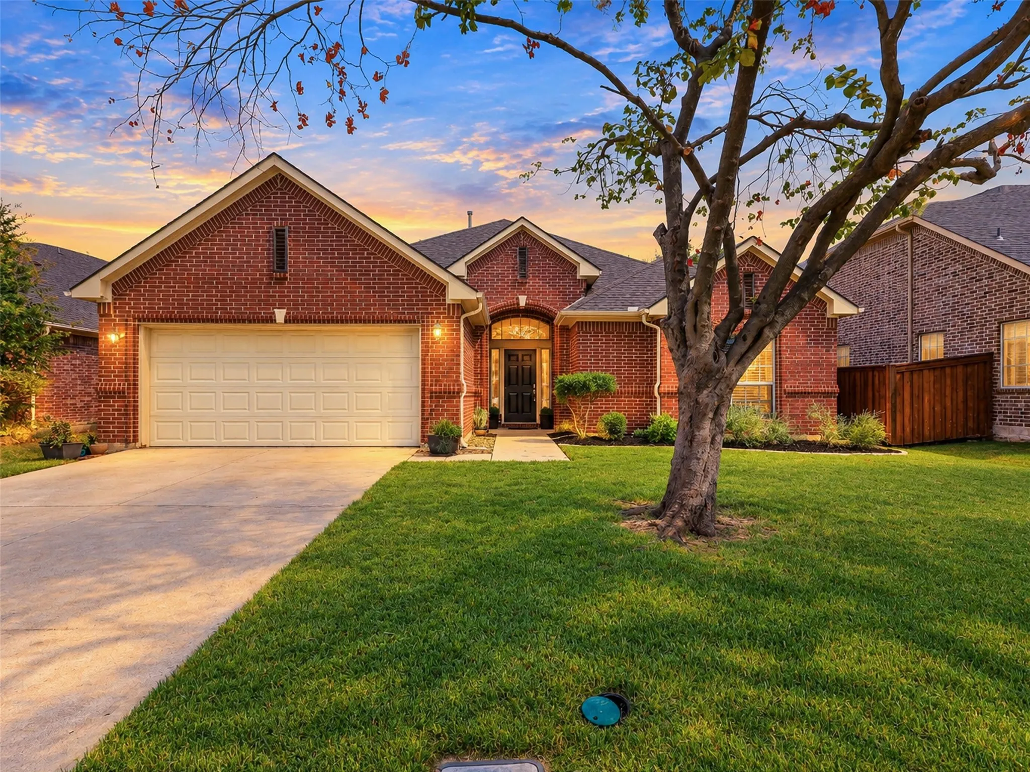 Single Family Residence For Sale in Collin County , 8374 Cain River Drive, Frisco, Texas 75035, 4 Bedroom, 2 Bathroom, 2 Garage spaces, 2,092 Sqft, built in 2003, mls#21395203, Real Estate Agent in Frisco, Homes For Sale in Collin county, Homes For Sale in Frisco, Realtor in Frisco Texas, Real Estate Brokerage Independent Realty Texas, Luminita Cordes Realtor