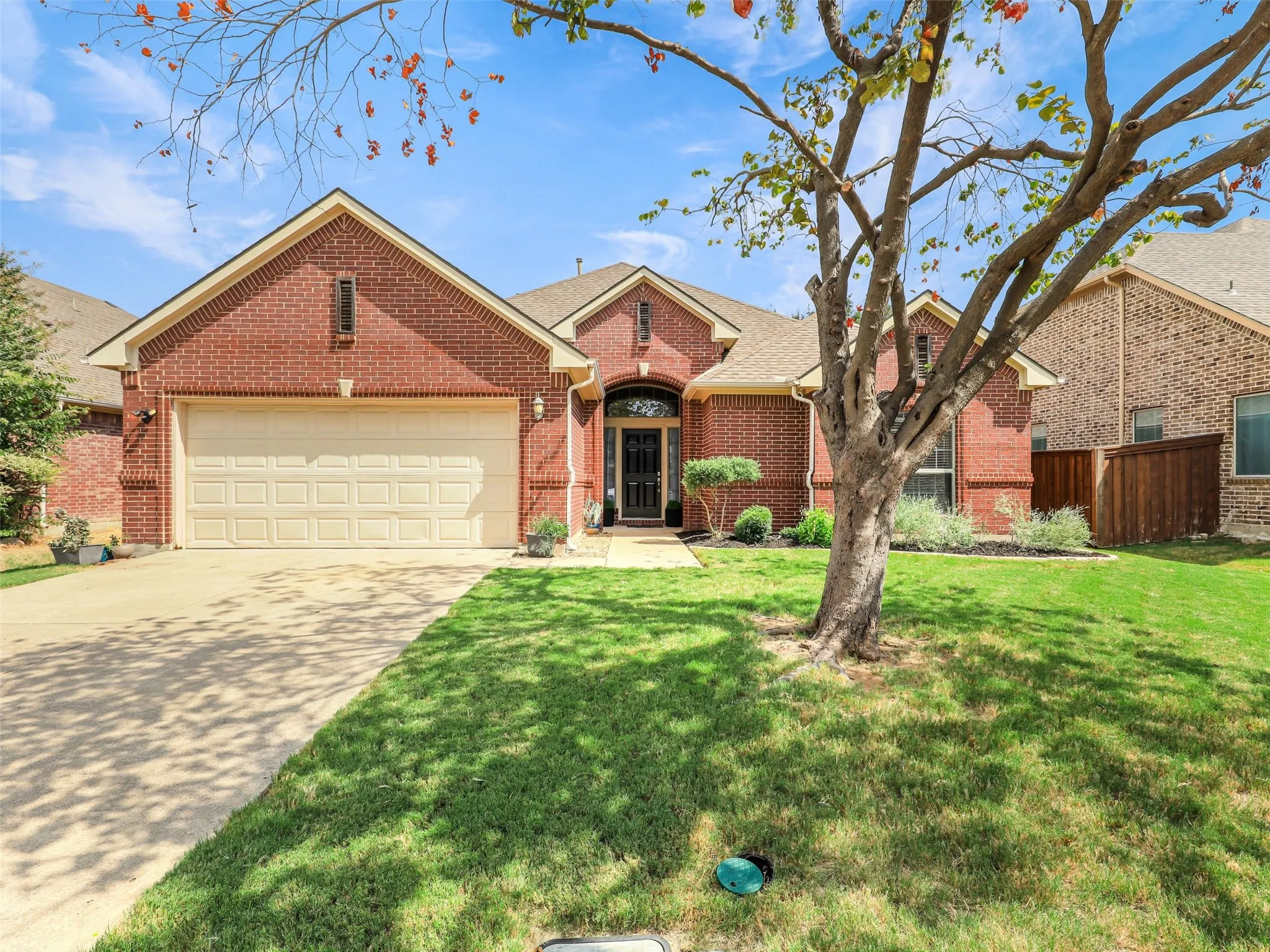 Single Family Residence For Sale in Collin County , 8374 Cain River Drive, Frisco, Texas 75035, 4 Bedroom, 2 Bathroom, 2 Garage spaces, 2,092 Sqft, built in 2003, mls#21395203, Real Estate Agent in Frisco, Homes For Sale in Collin county, Homes For Sale in Frisco, Realtor in Frisco Texas, Real Estate Brokerage Independent Realty Texas, Luminita Cordes Realtor