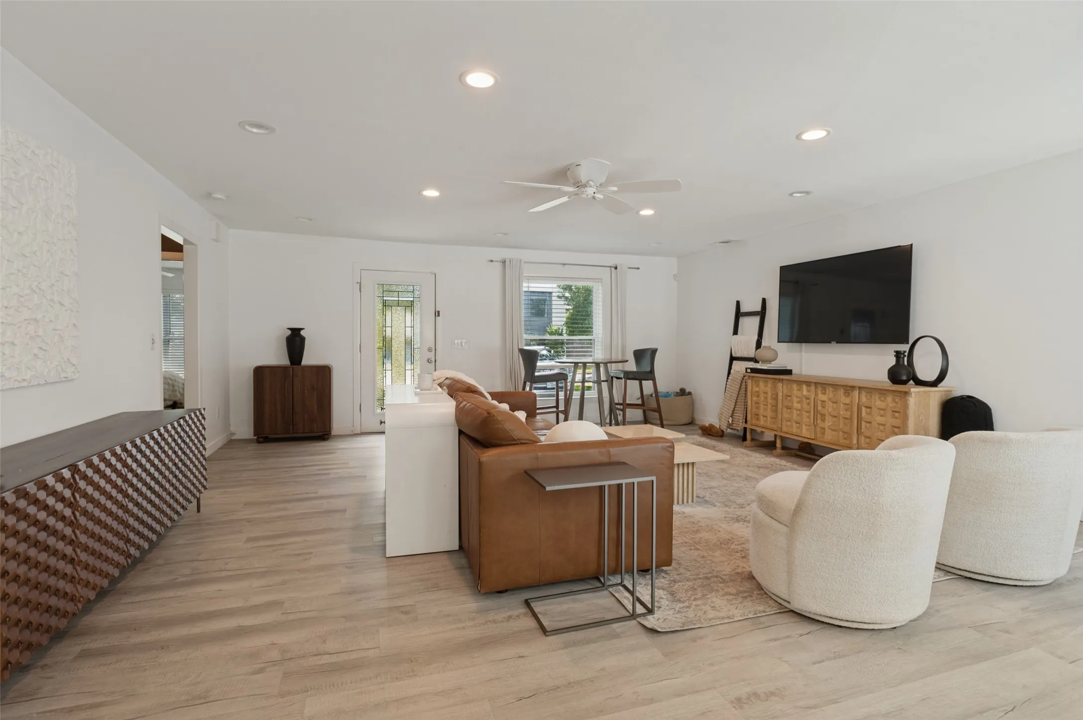 3811 Eaton - Tom Hughes Team - Living Room