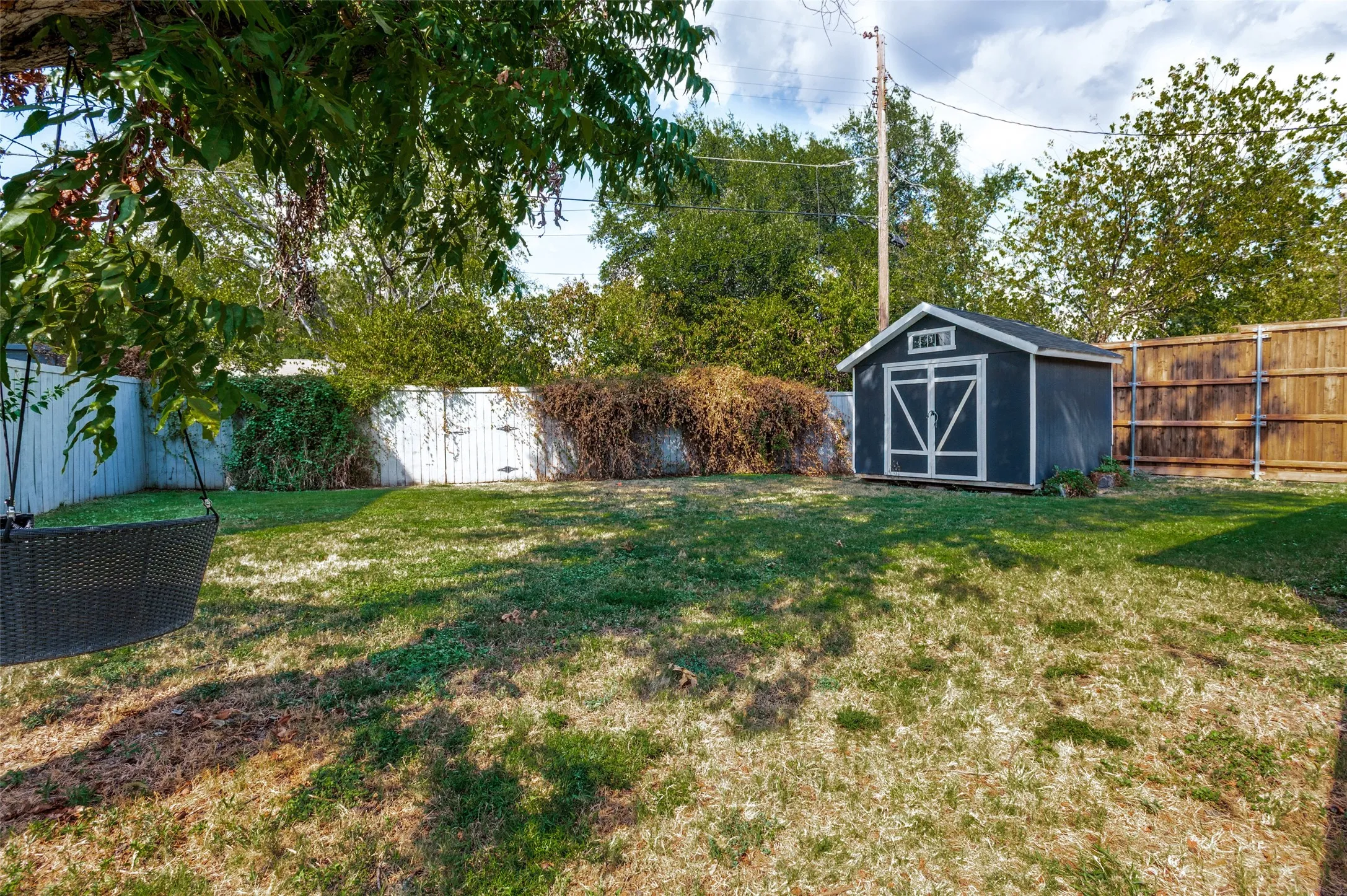 3811 Eaton - Tom Hughes Team - Backyard