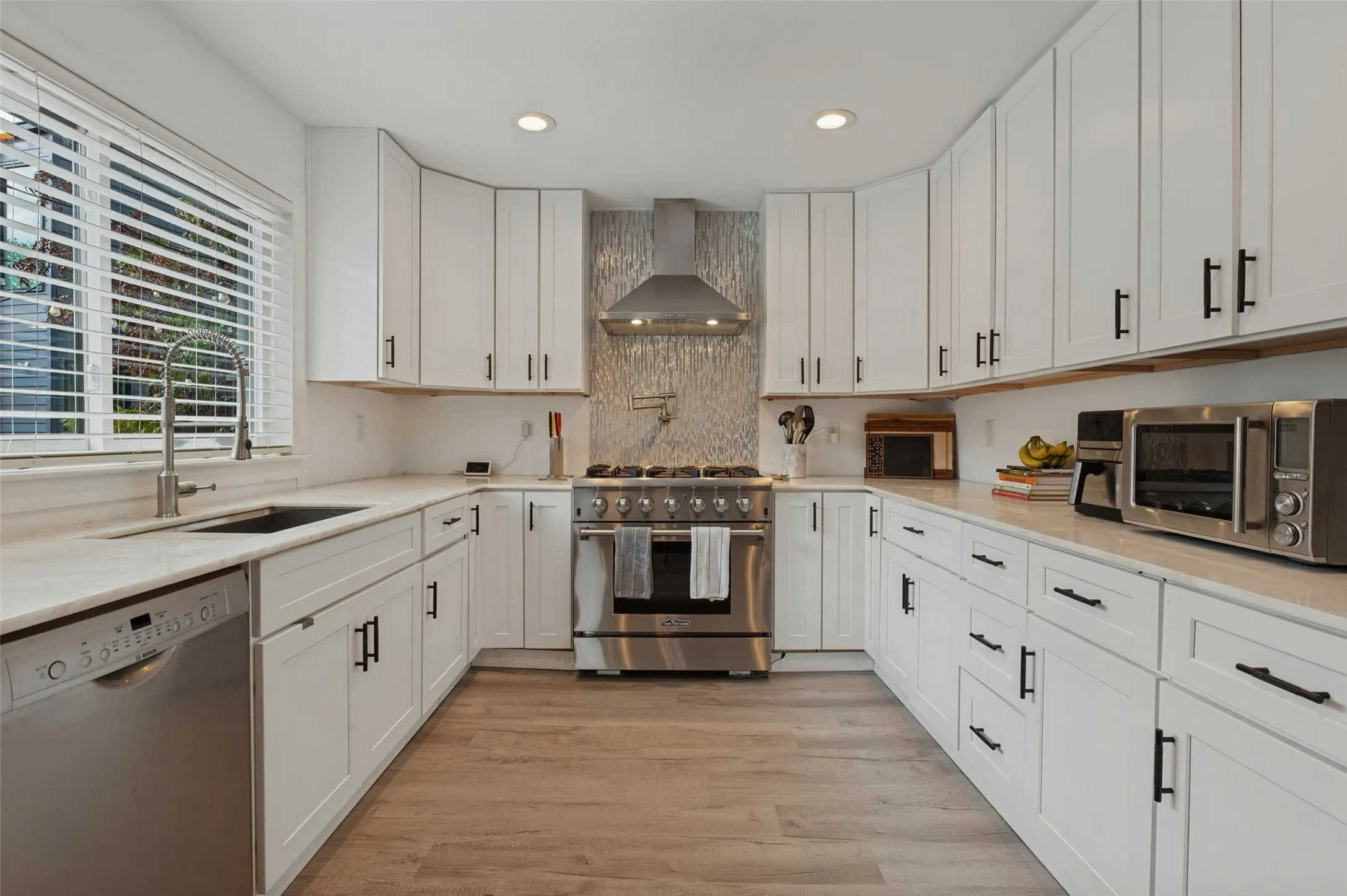 3811 Eaton - Tom Hughes Team - Kitchen