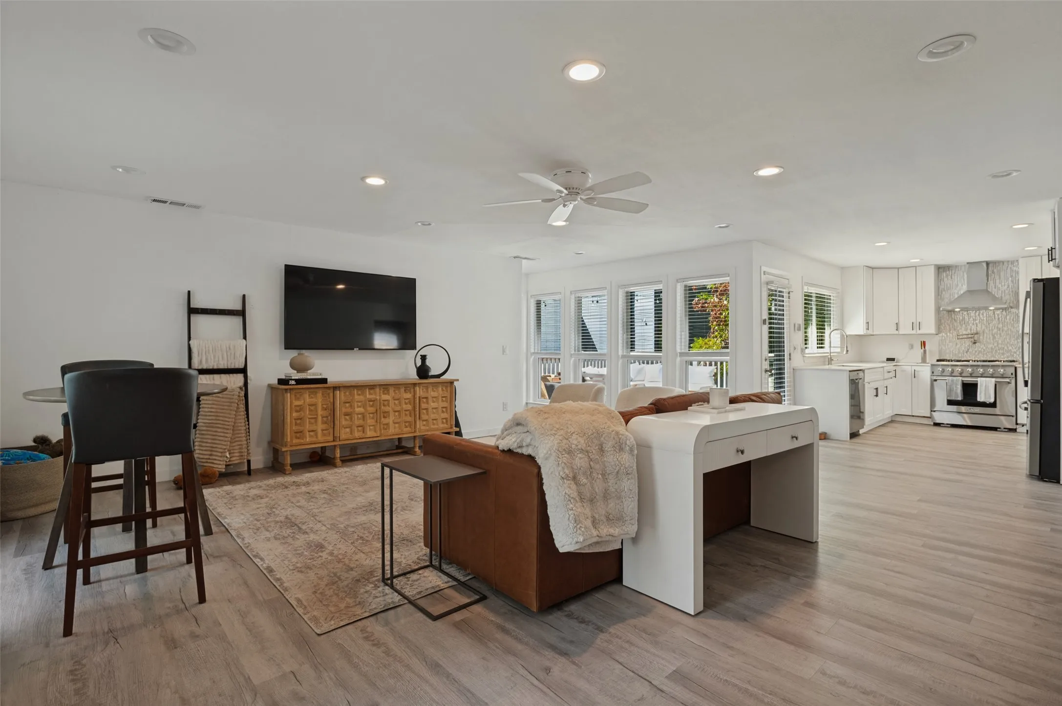 3811 Eaton - Tom Hughes Team - Living Room